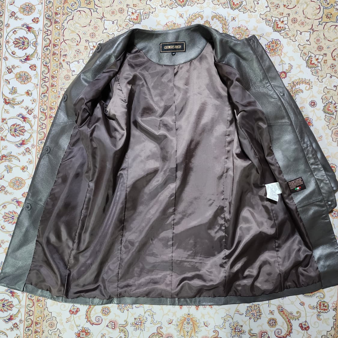 조르쥬레쉬 양가죽100% 여자 코트
66 상품이미지2