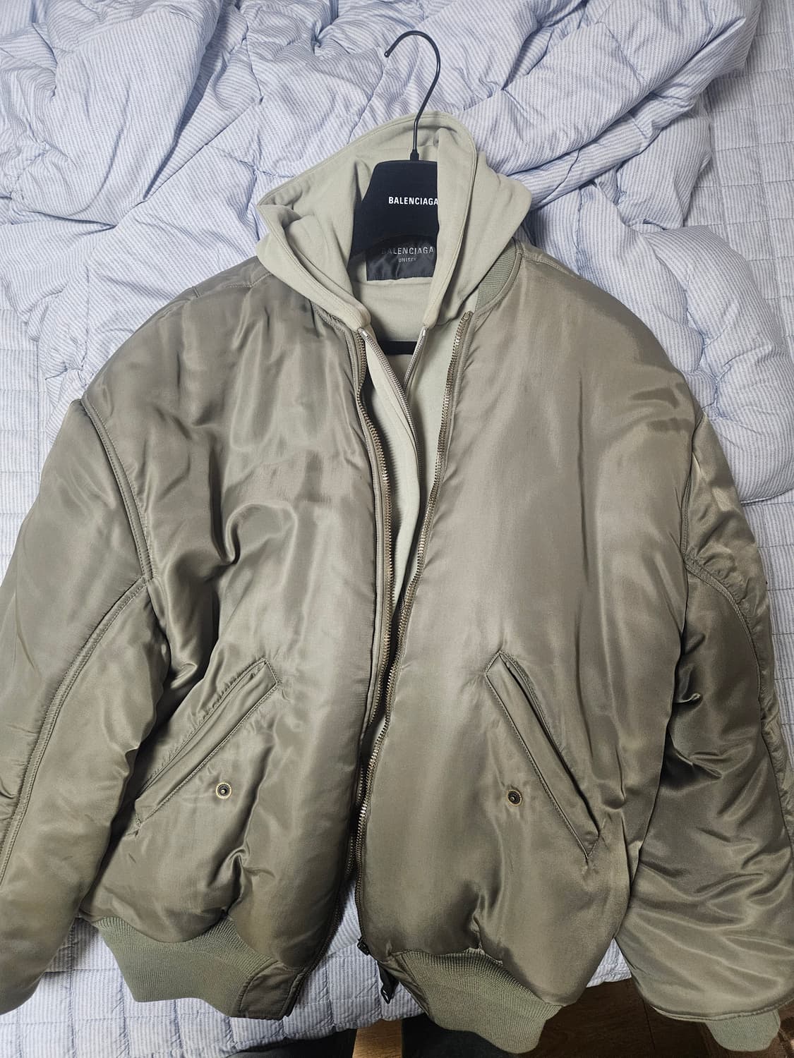 발렌시아가 파리 올인 봄버 베이지 팝니다 상품이미지4