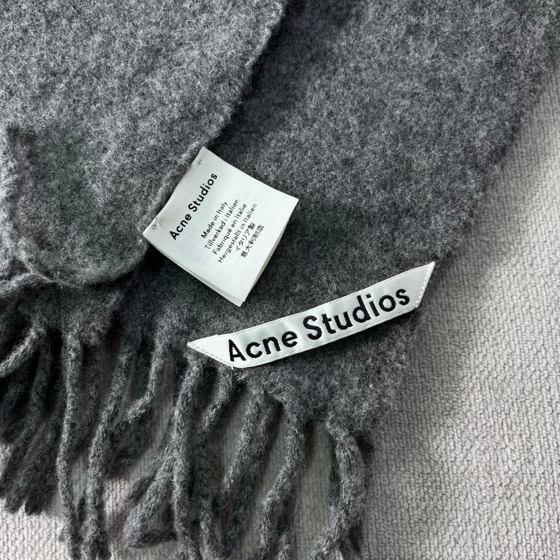 아크네스튜디오 울 그레이 머플러 상품이미지3