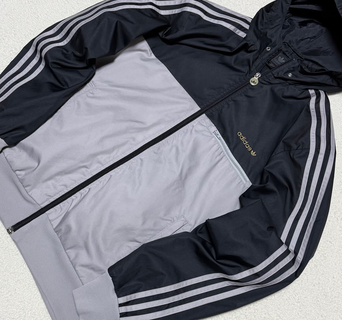 아디다스 회검 후드 바람막이  상품이미지3