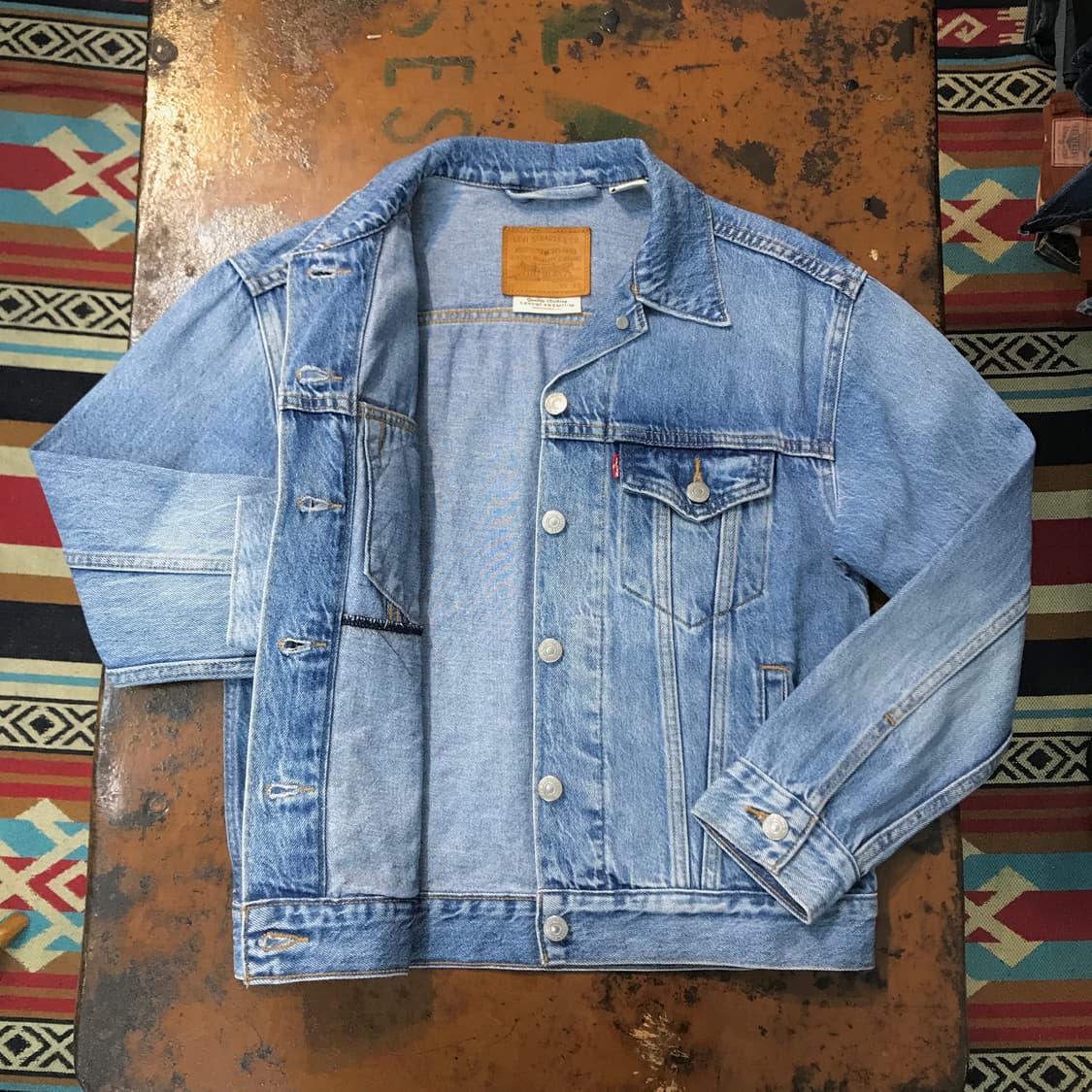 리바이스 빅E 중청 워시드 데님 트러커자켓 여성 55 사이즈  상품이미지4