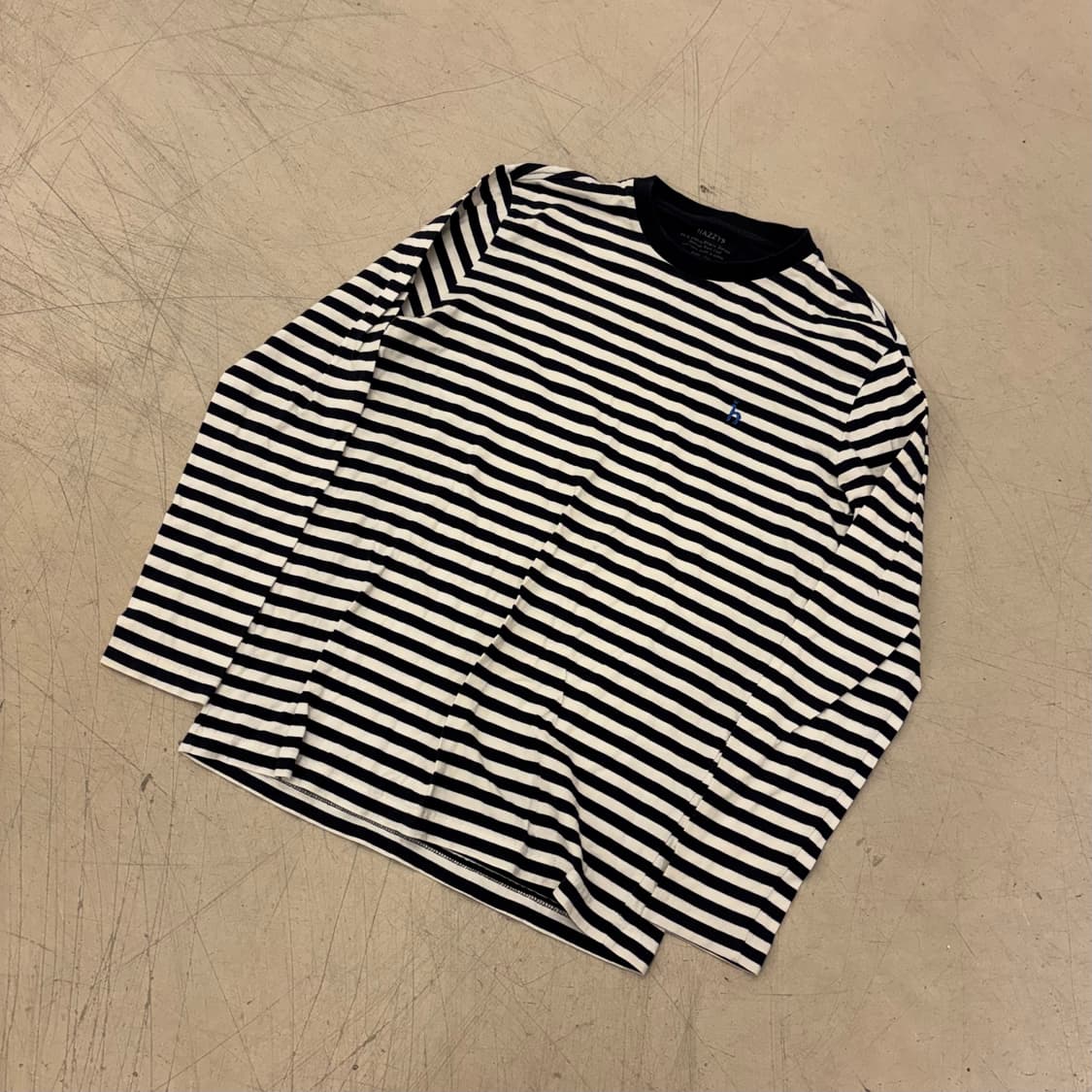 헤지스 스트라이프 긴팔티셔츠 상품이미지1