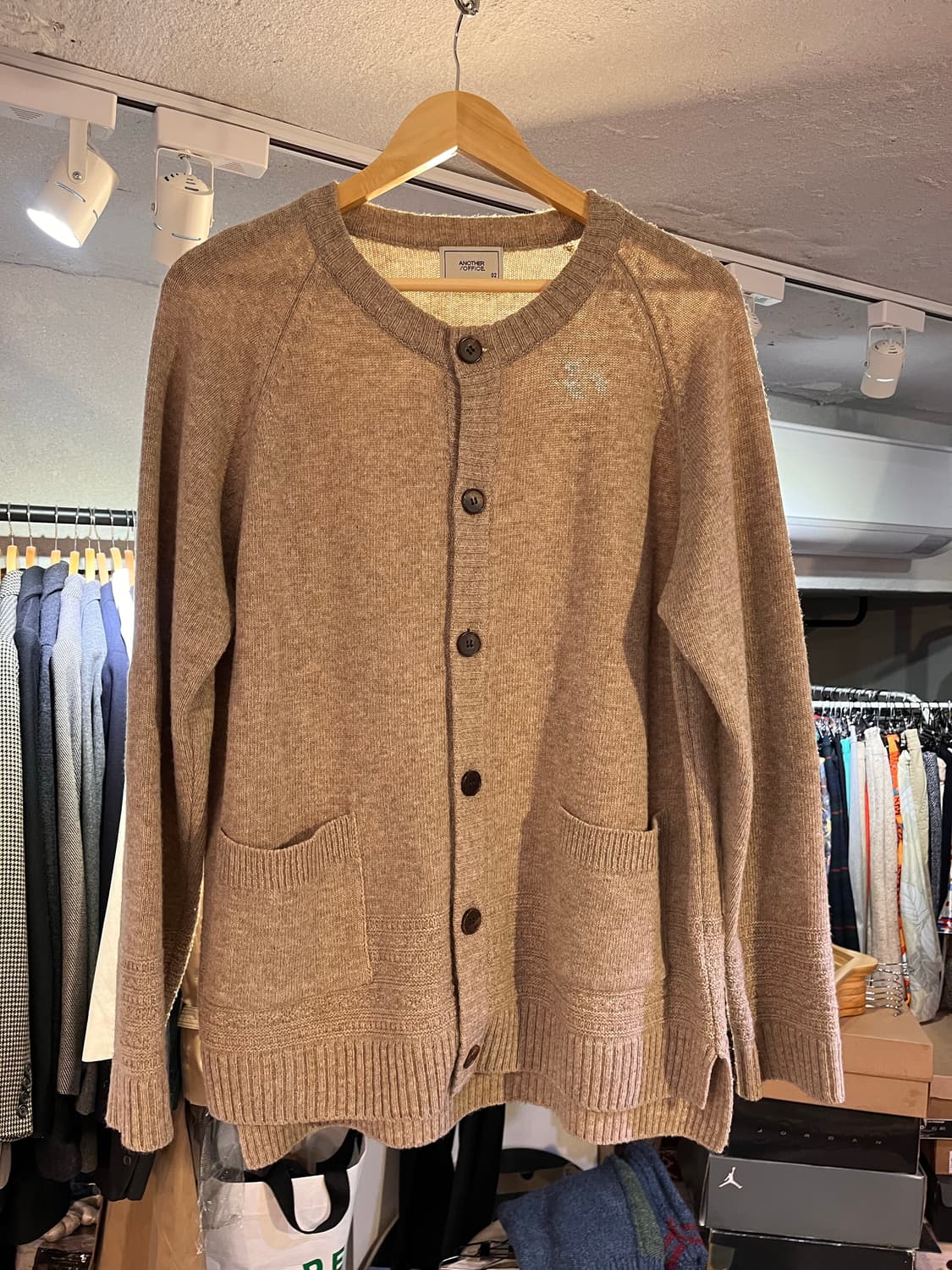 어나더오피스 젠틀 링크 가디건 (오트밀) 상품이미지1