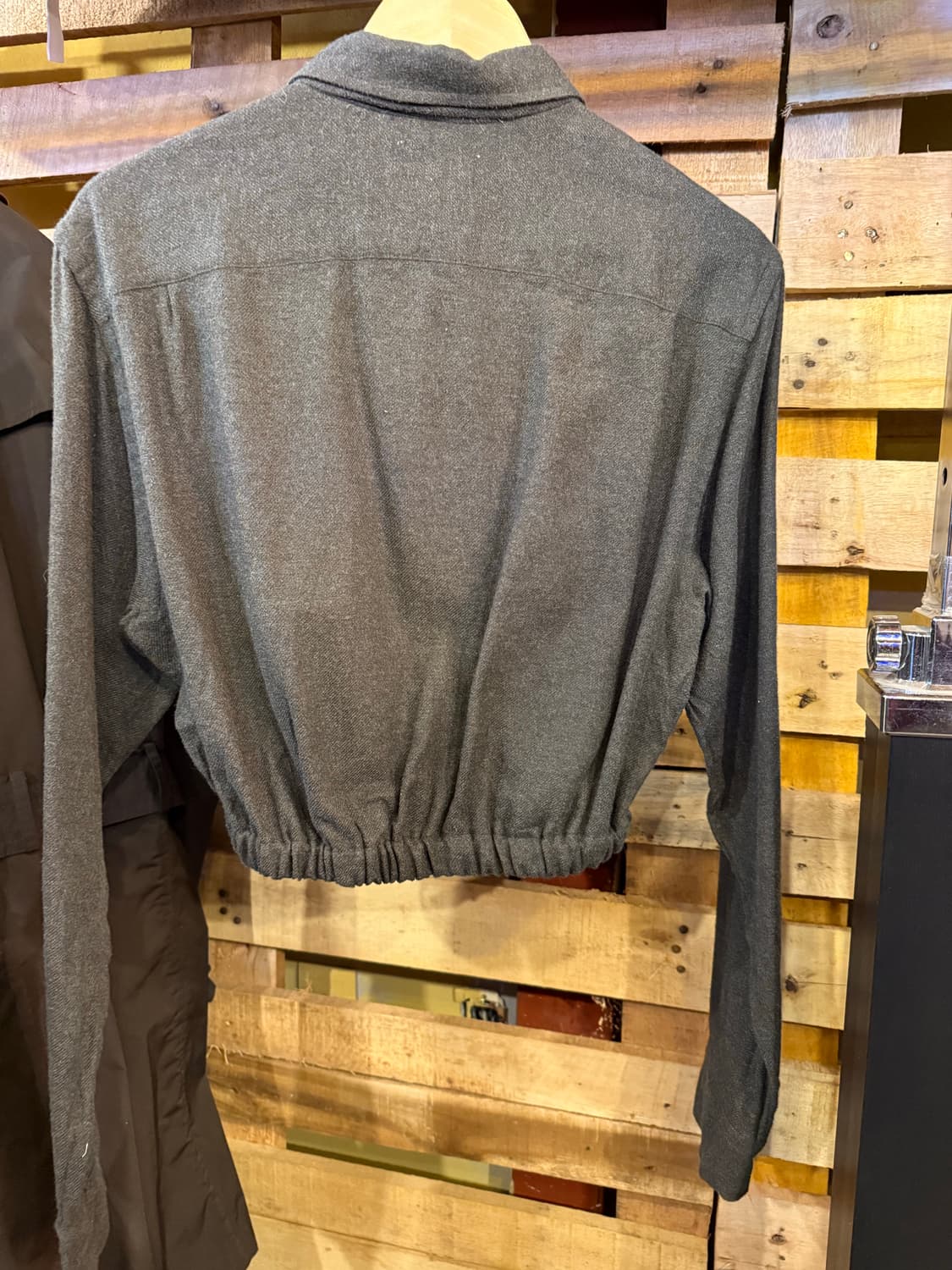 칼하트 차콜 리메이크 크롭 셔츠 자켓 상품이미지3