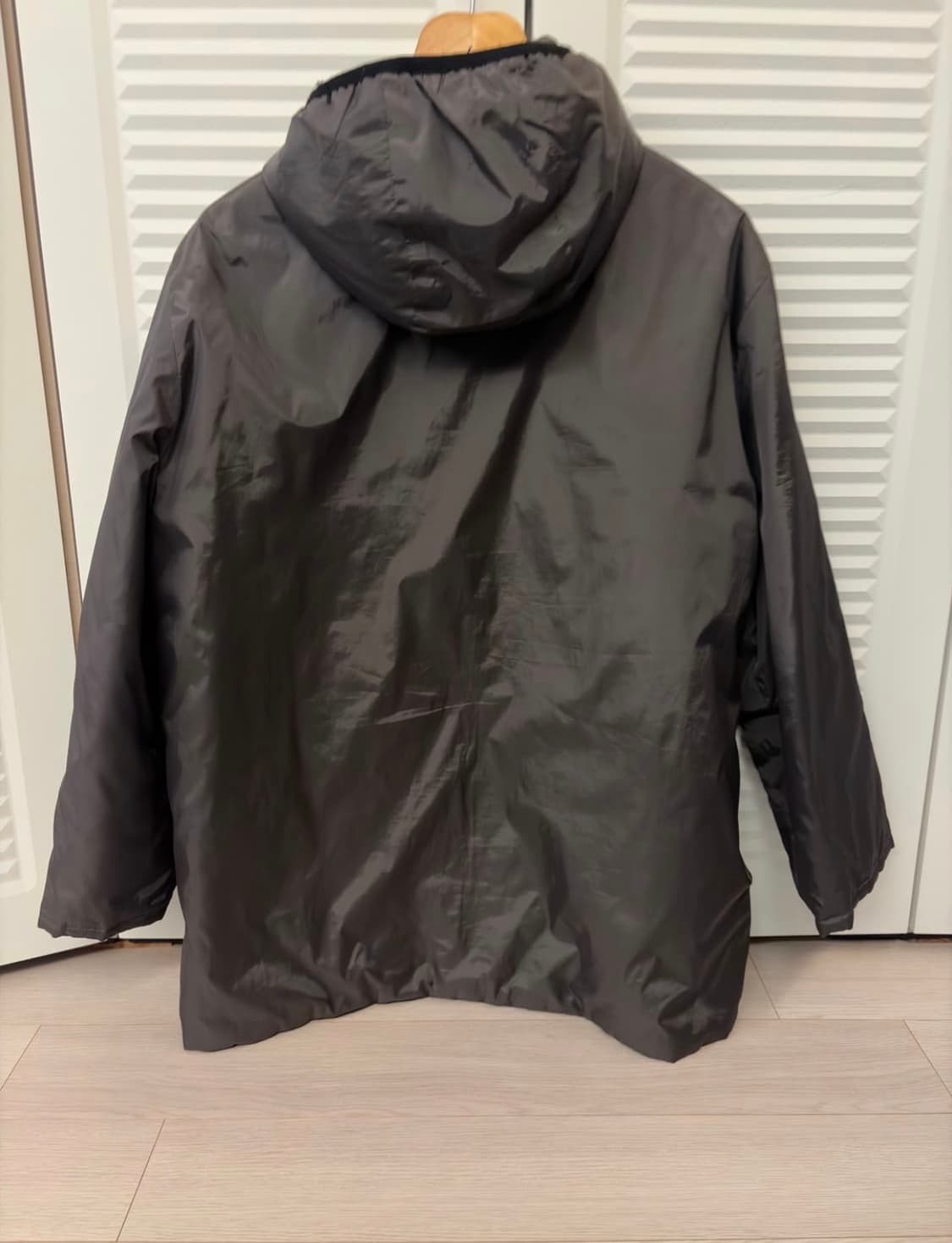 빈티지 프라다 다크올리브 경량패딩 상품이미지2