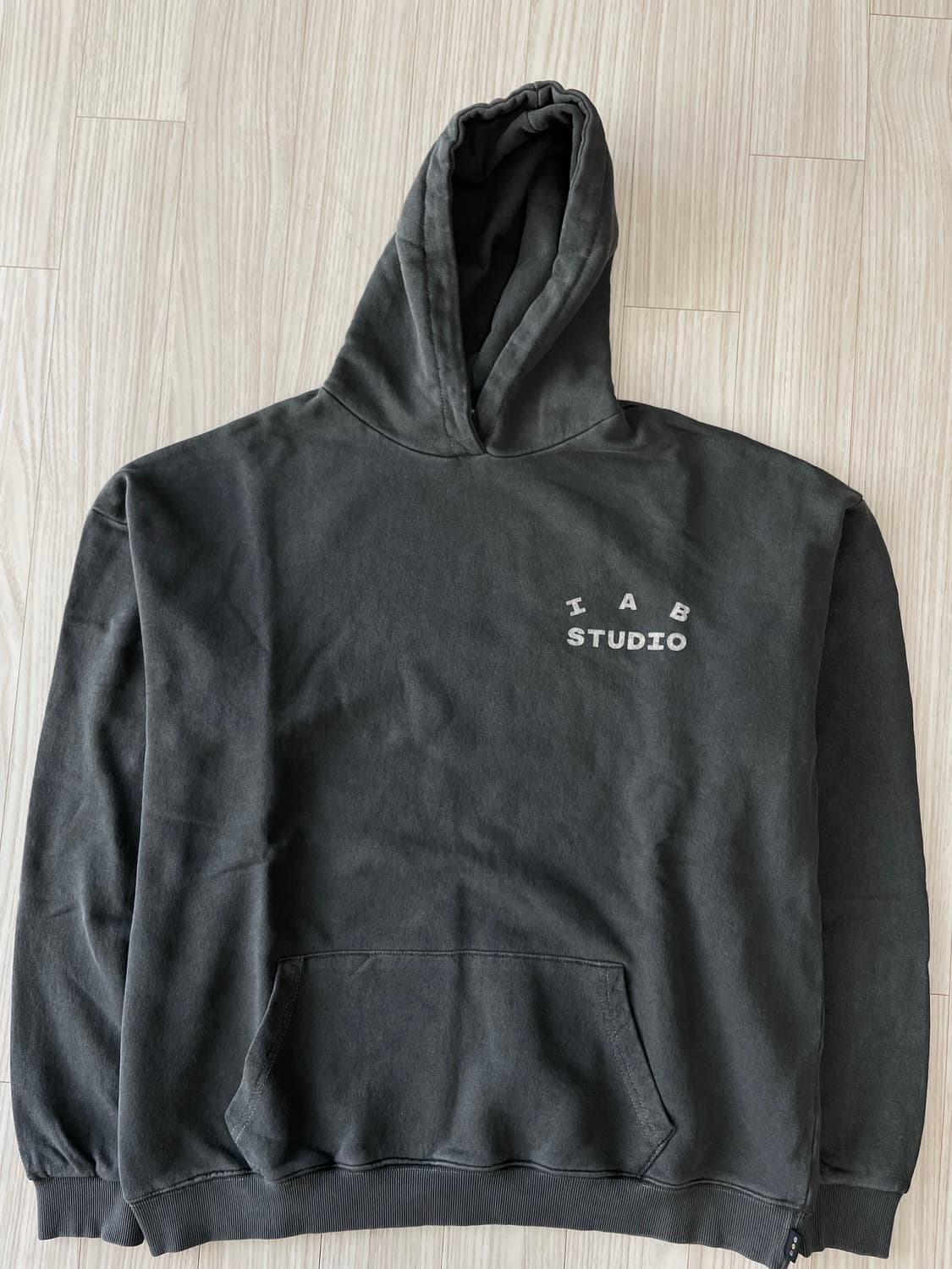 [새상품] 아이앱 스튜디오 피그먼트 후드 차콜 상품이미지2