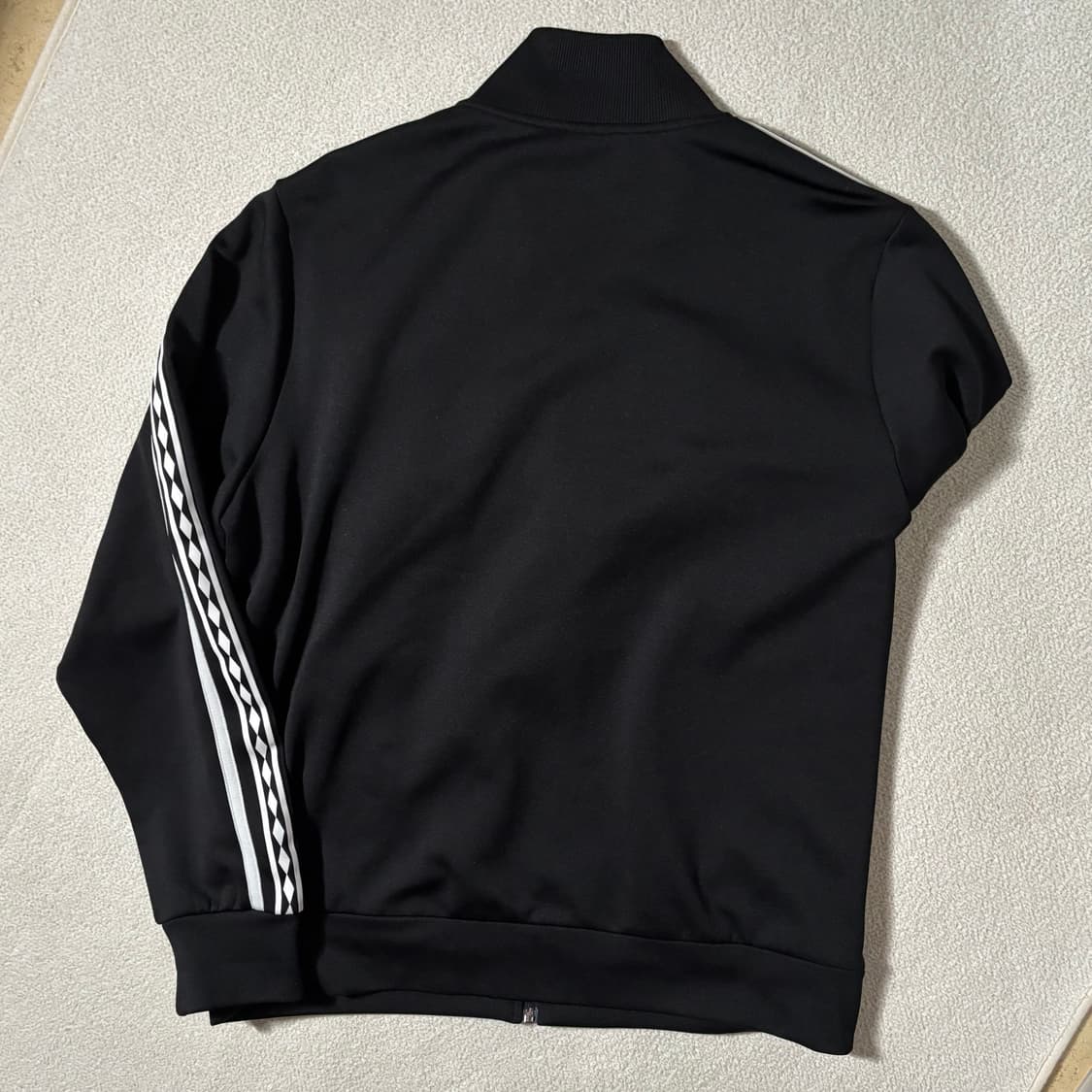 엄브로 블랙 검흰 사이드 다이아 트랙 자켓 져지 상품이미지4