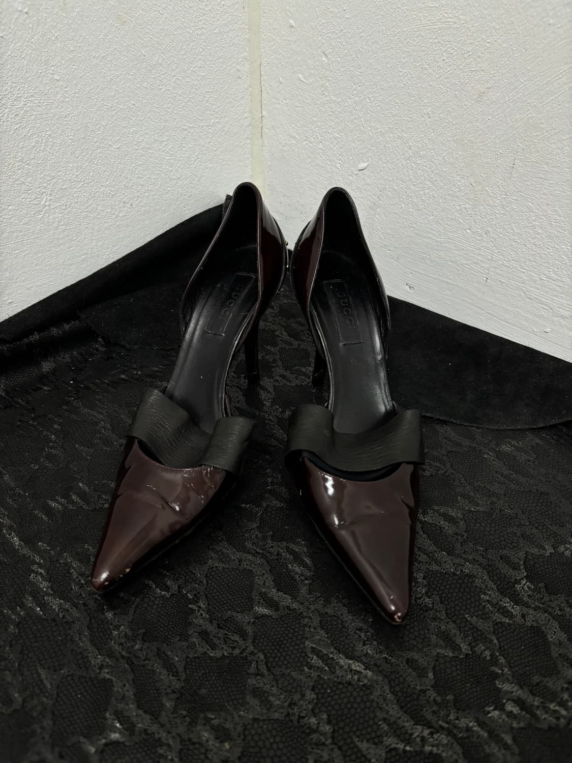 “GUCCI” Stud Detail Burgundy Shoes 상품이미지1