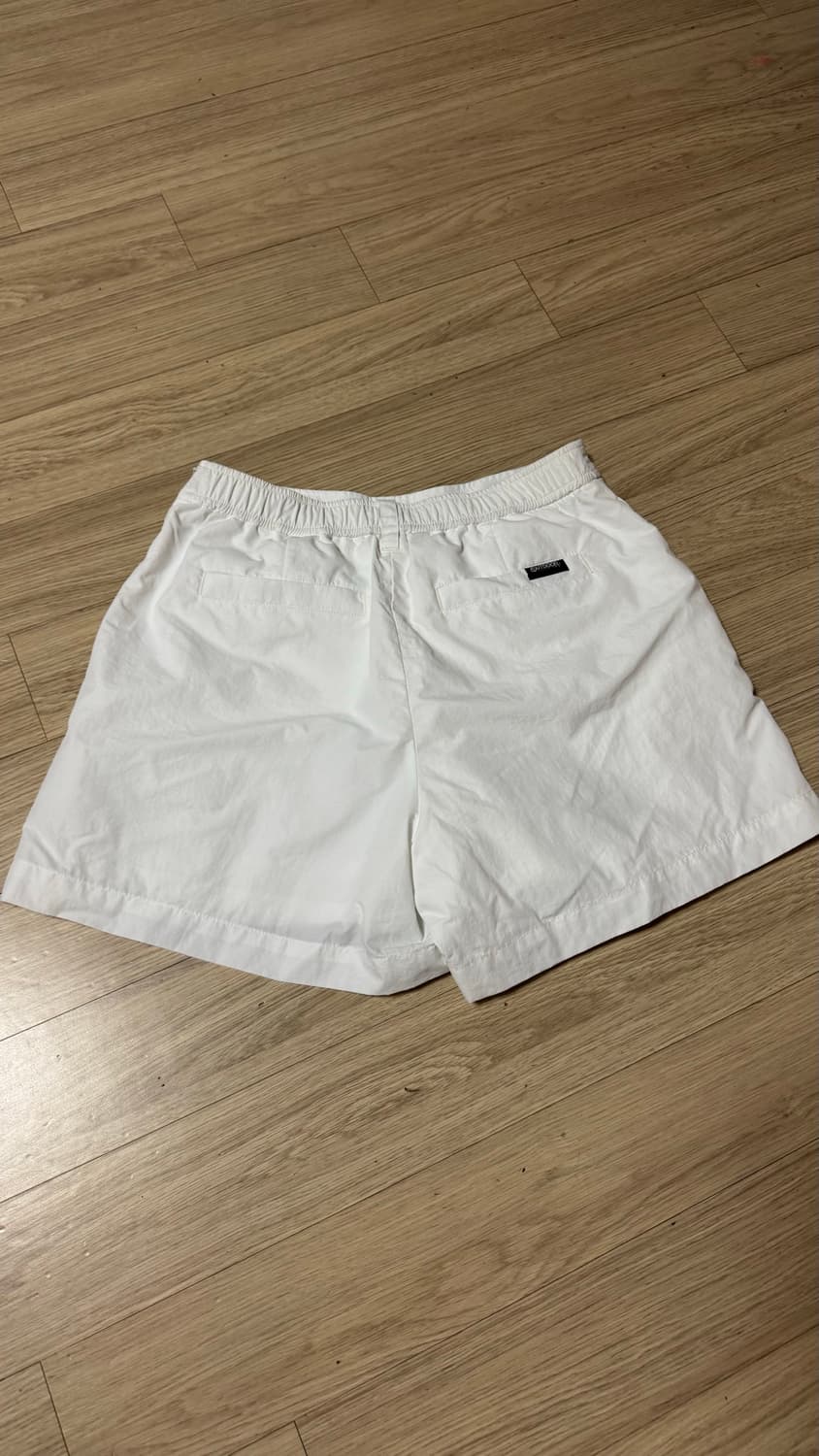 아웃도어 프로덕트  화이트 핀턱 반바지 상품이미지2