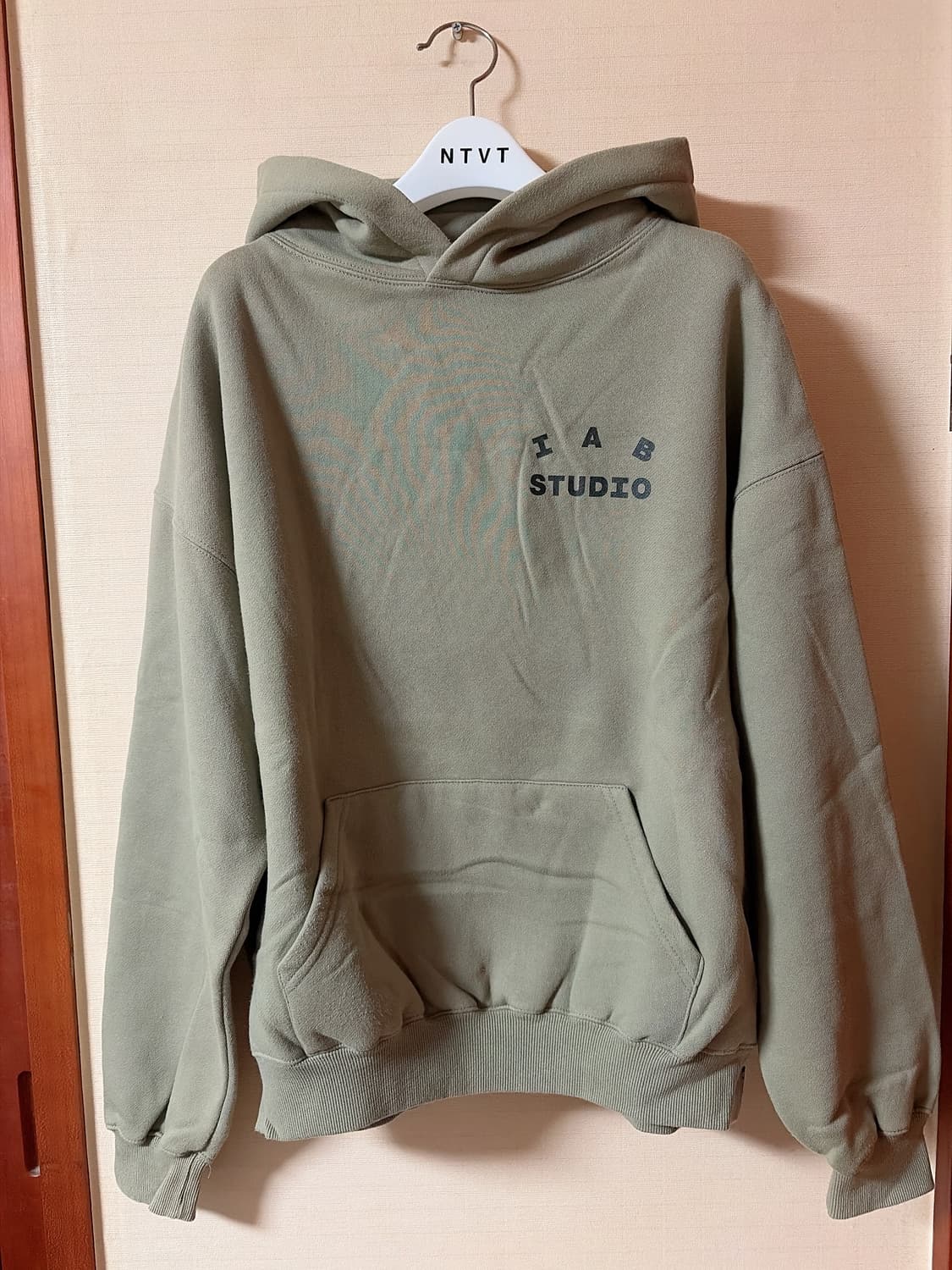 IAB studio 아이앱 스튜디오 후디 올리브 L 판매합니다 ! 상품이미지1