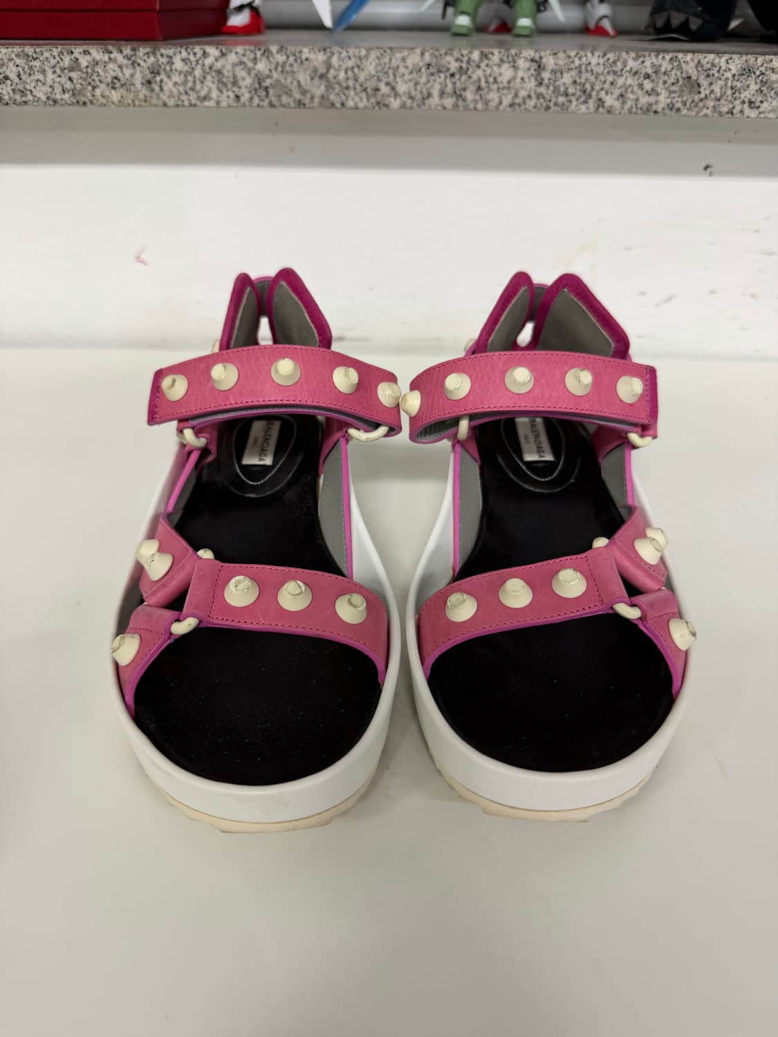 정품) 발렌시아가 핑크 스터드 샌들 36.5 상품이미지1