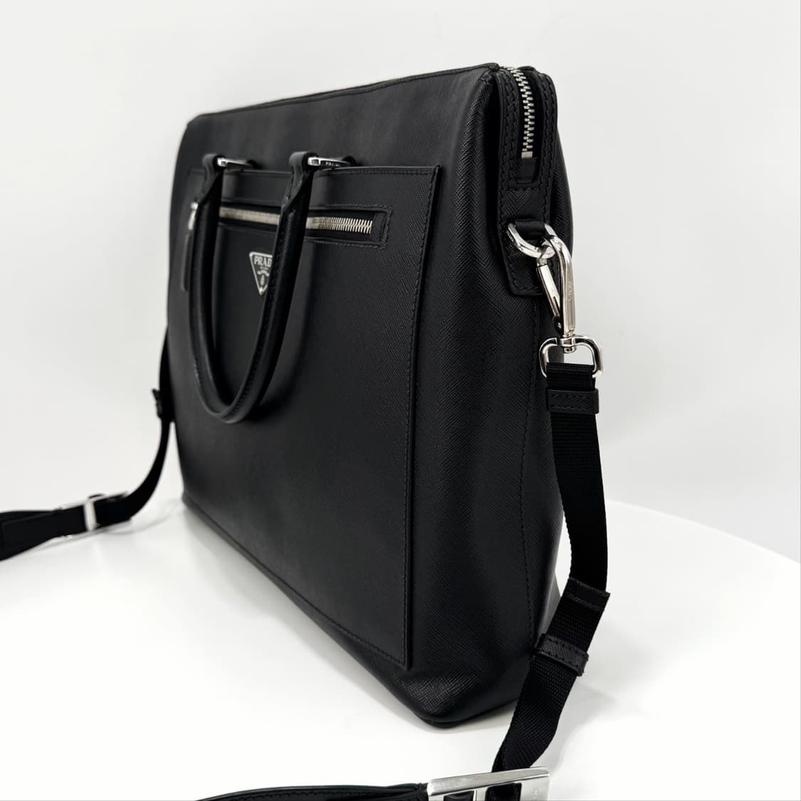 프라다 삼각로고 사피아노 브리프케이스 토트백 블랙 (2VG044) 상품이미지8