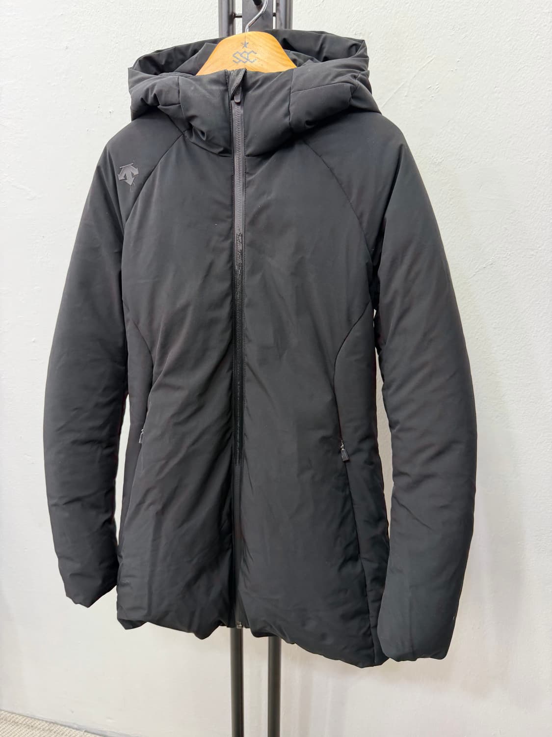 정품) 데상트 여성 블랙 패딩 S 상품이미지3