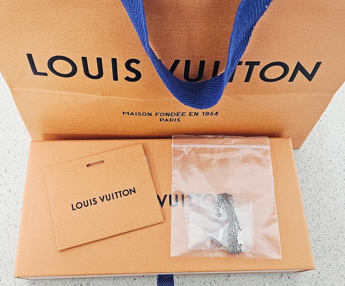 루이비통 에센셜 V목걸이 실버 신형 [정품] 상품이미지7