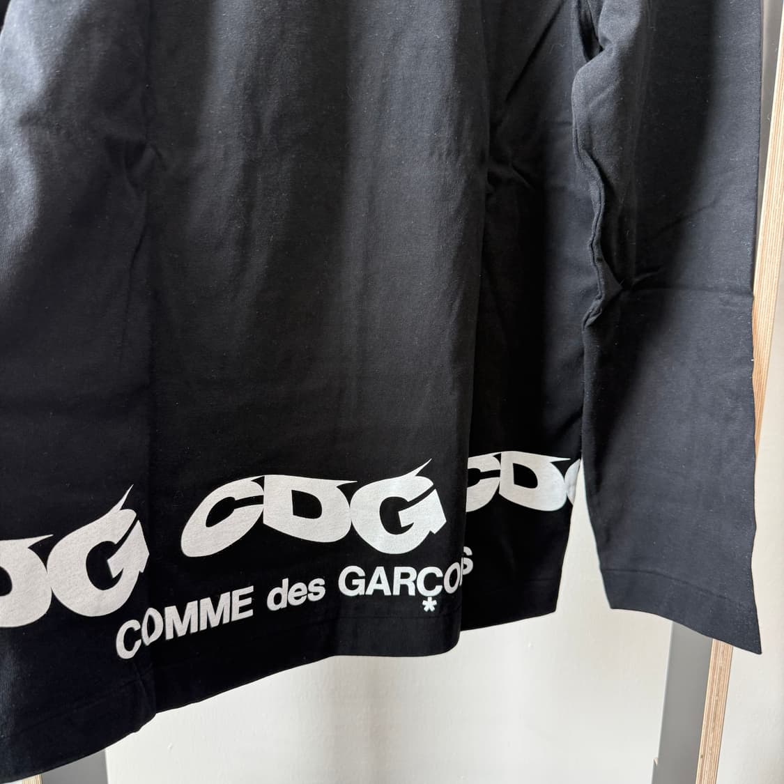 꼼데가르송 CDG WAVY 백 로고 롱슬리브 2컬러 상품이미지7