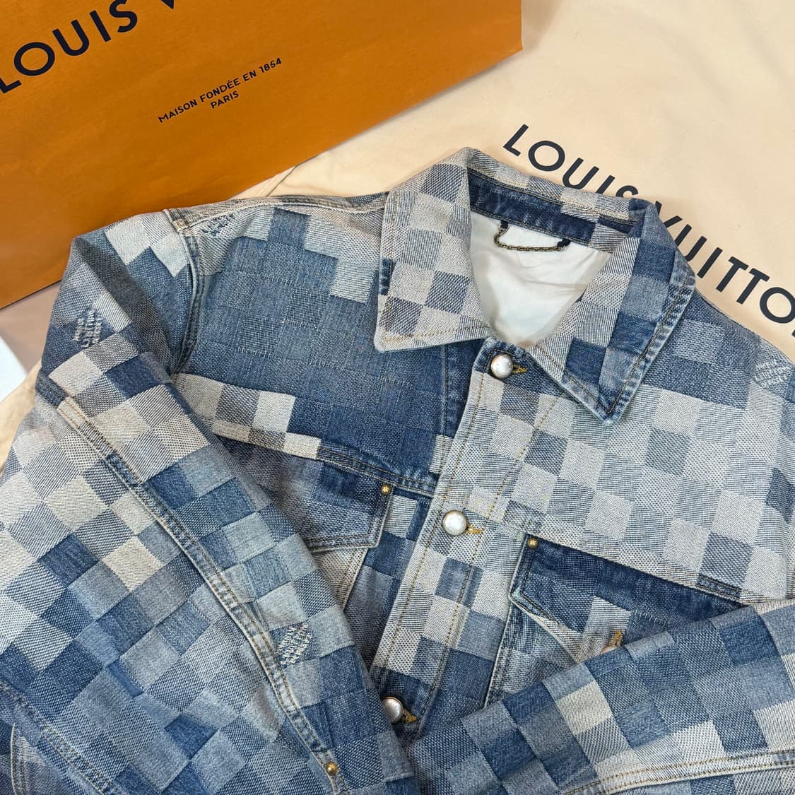 [리오브] 루이비통 X 퍼렐 다미에 클래식 데님 트러커 자켓 상품이미지3