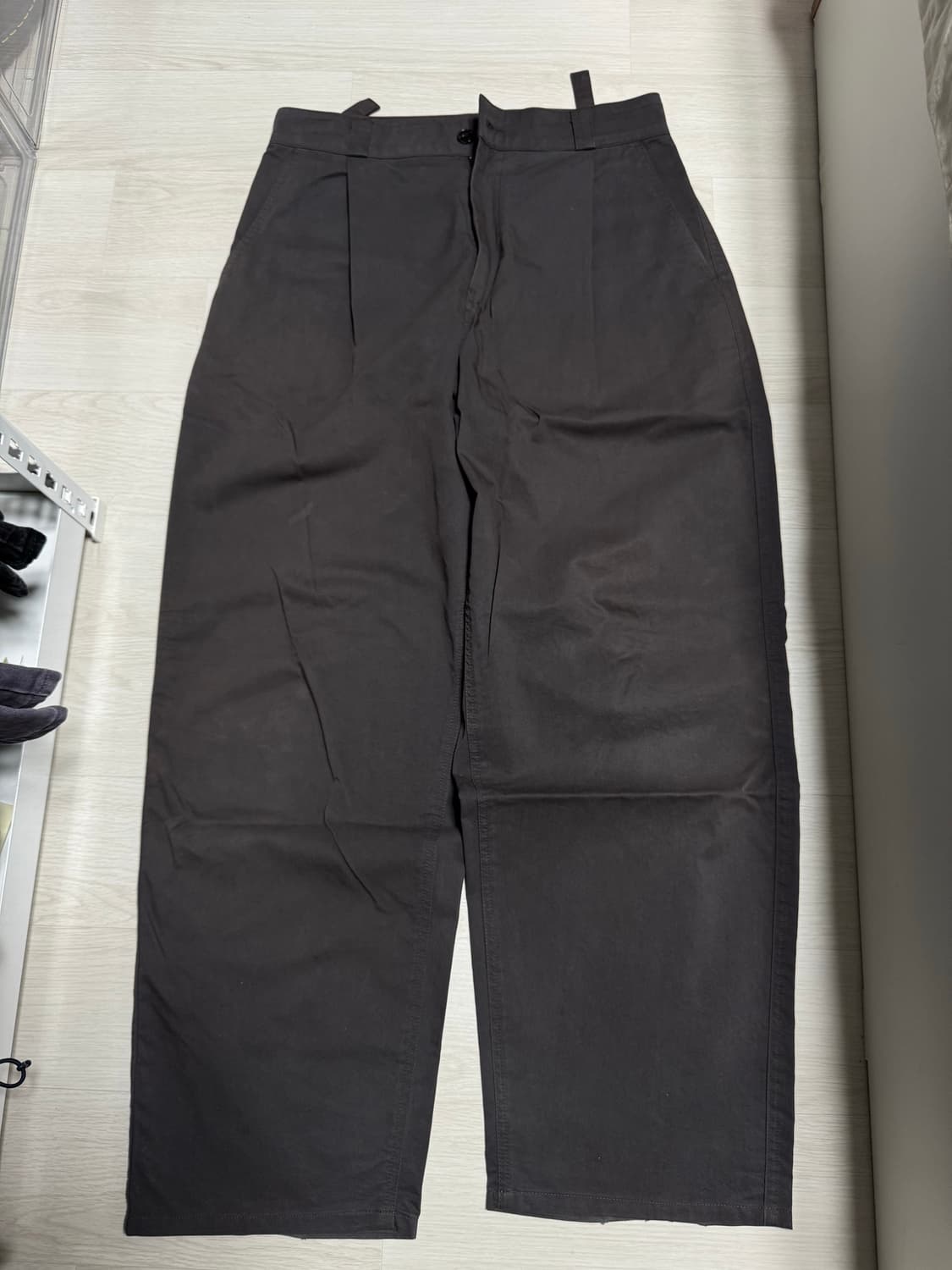 노드아카이브 와이드 테이퍼드 치노 차콜브라운 2 상품이미지1