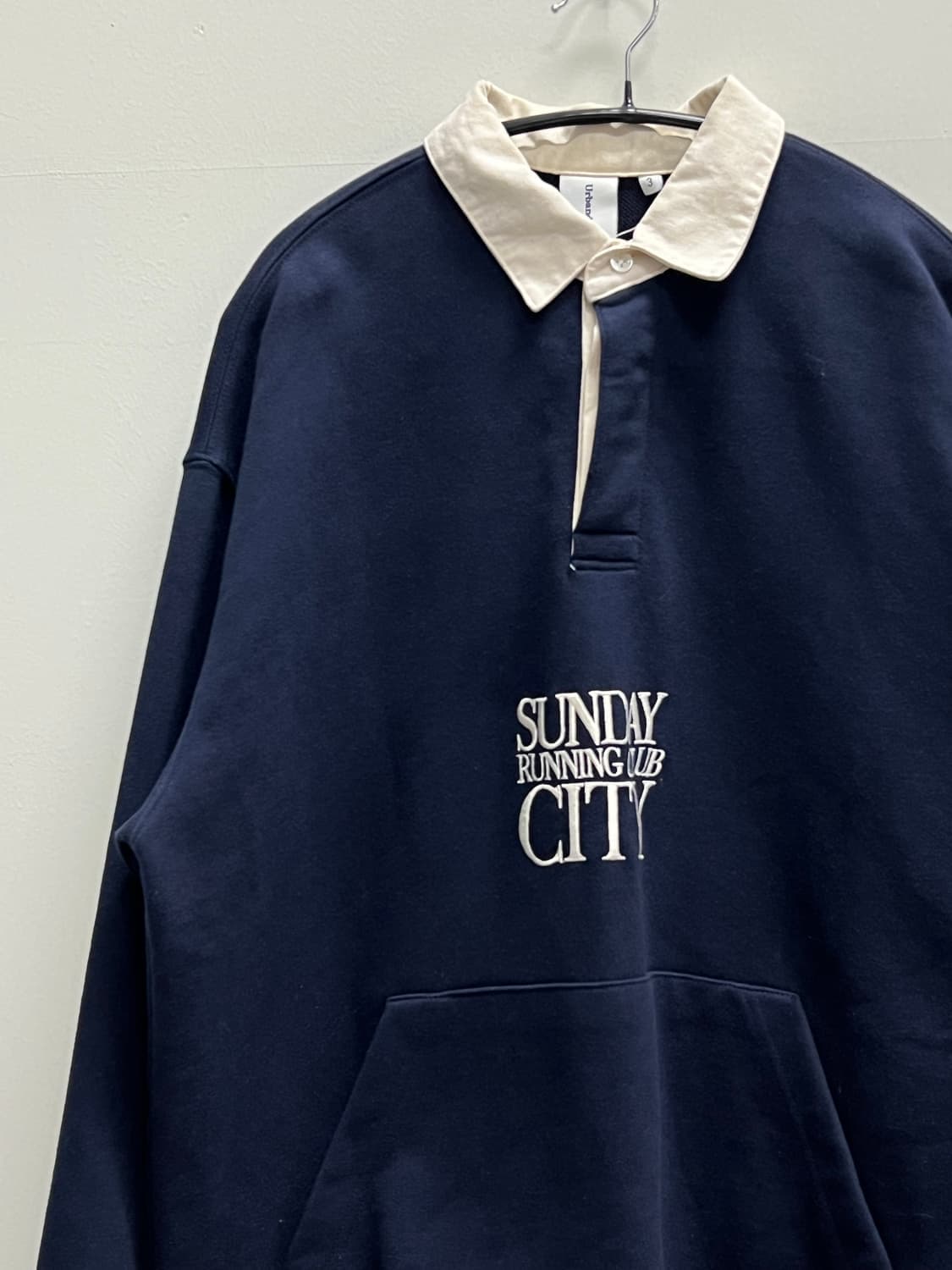 (3) 어반디타입 러닝클럽 럭비 맨투맨 다크네이비 상품이미지3