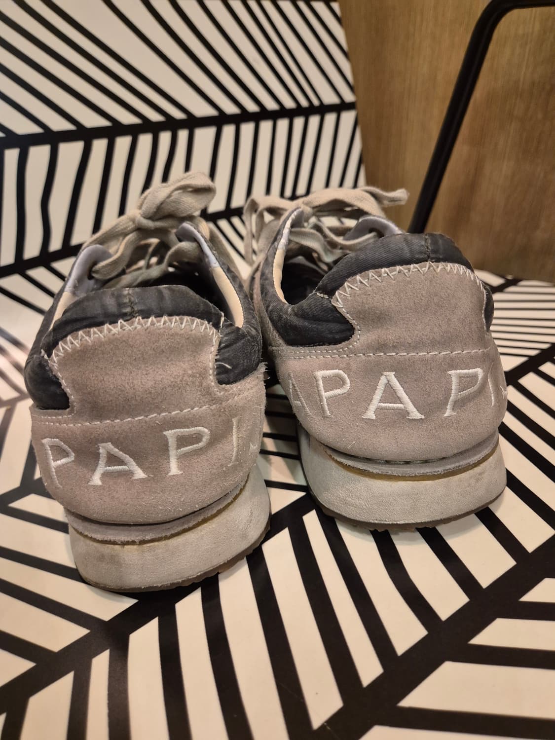 나파피리 스니커즈 265~270 판매합니다 
자연스런 사용감외엔 마모손상 상품이미지4