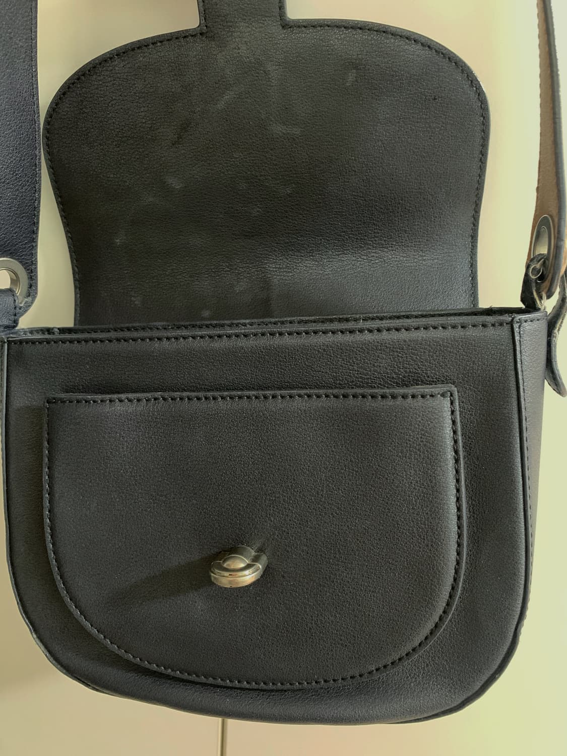 제이에스티나 네이비 크로스백 상품이미지3