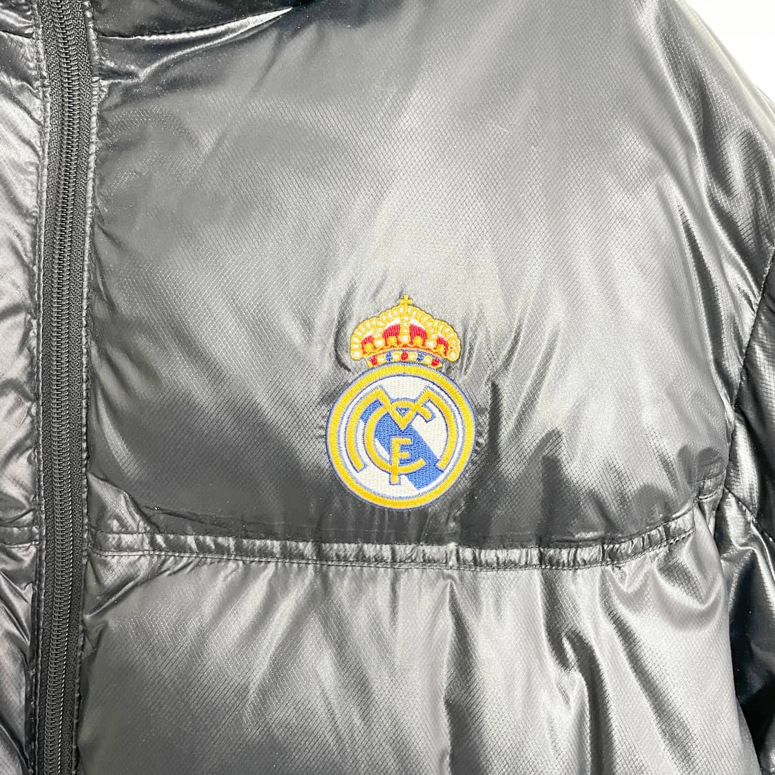 E2 아디다스 레알 마드리드 유광 덕다운 패딩 100사이즈 상품이미지5