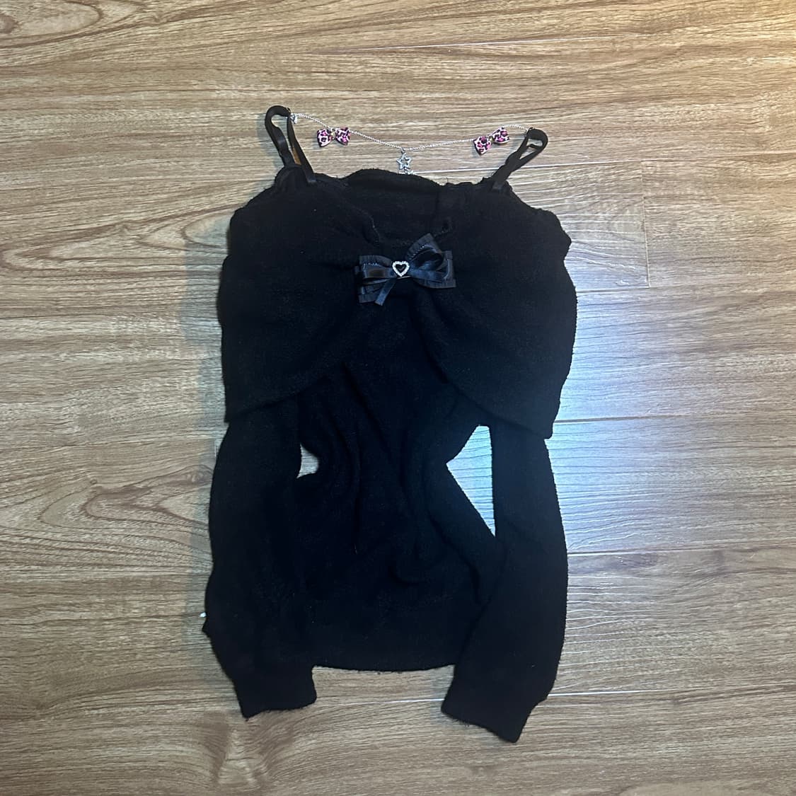 빈티지 블랙 리본 오프숄더 체인 니트 오네갸루 로걀 리즈리사깔 폼폼이 상품이미지1