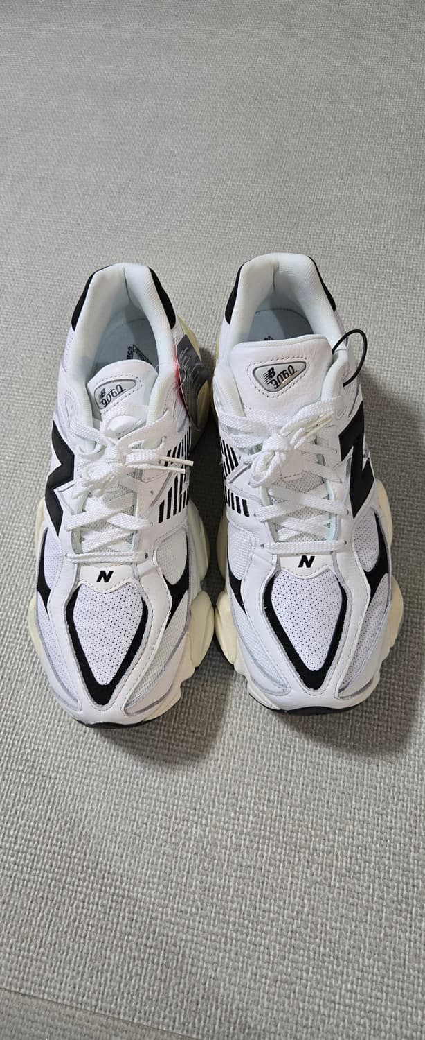 뉴발란스 9060 블랙화이트 290사이즈  상품이미지2