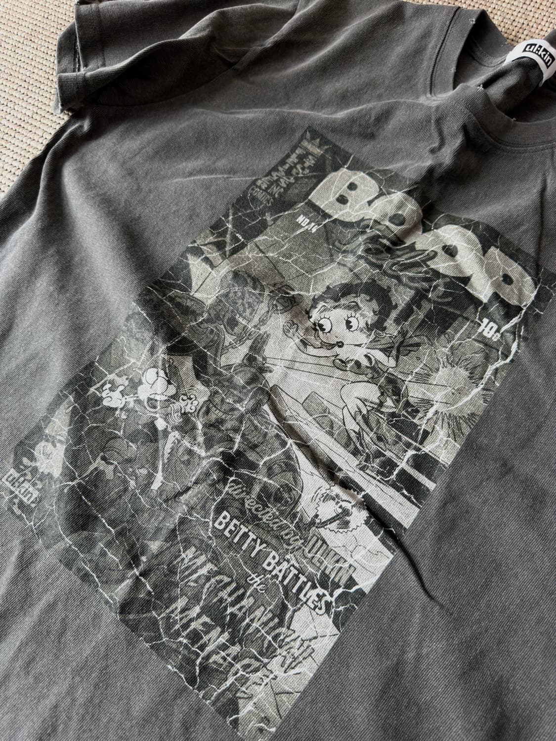 BETTY VINTAGE GRAPHIC T 상품이미지2