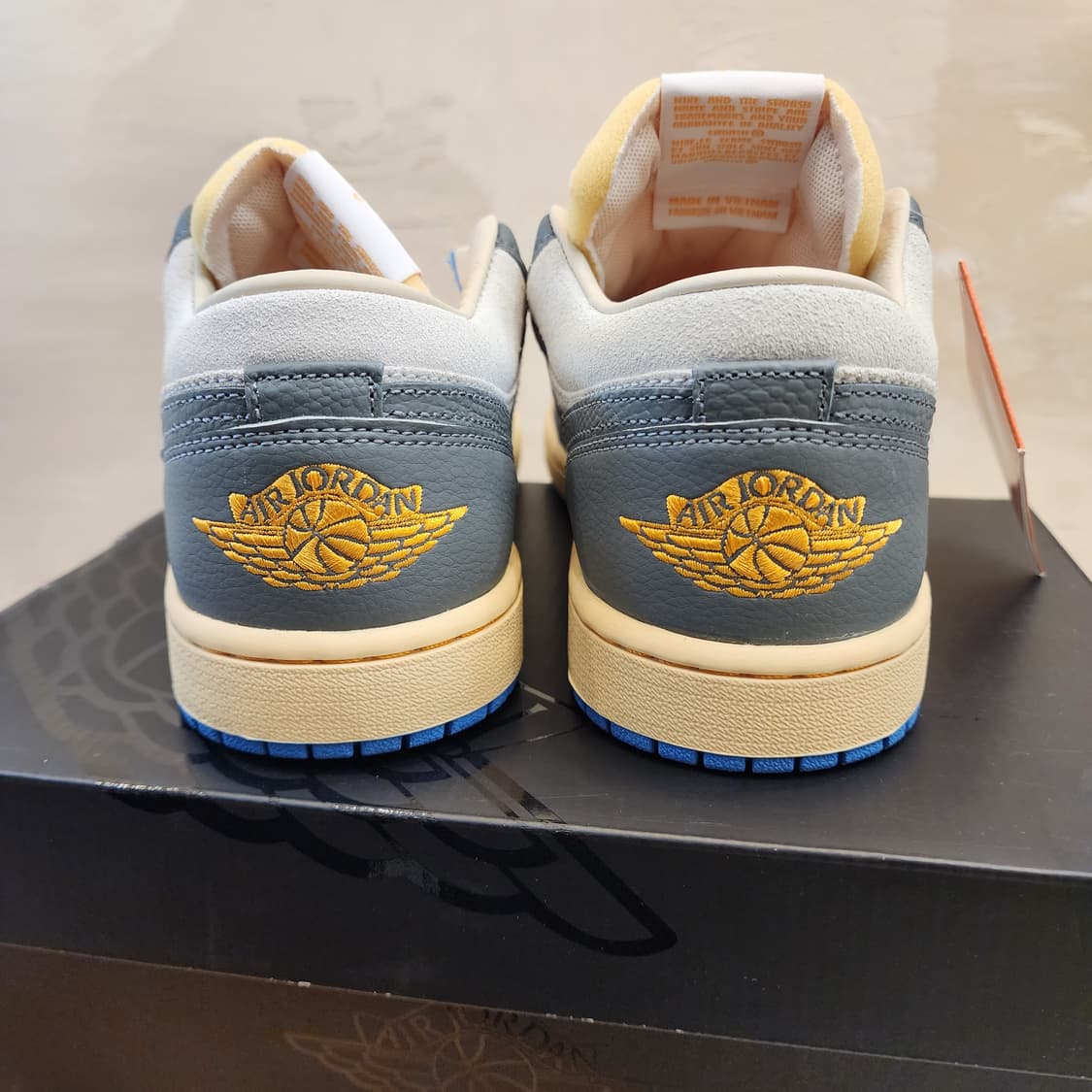 나이키 조던 1로우 SE 새상품 매장판 8.5 상품이미지3