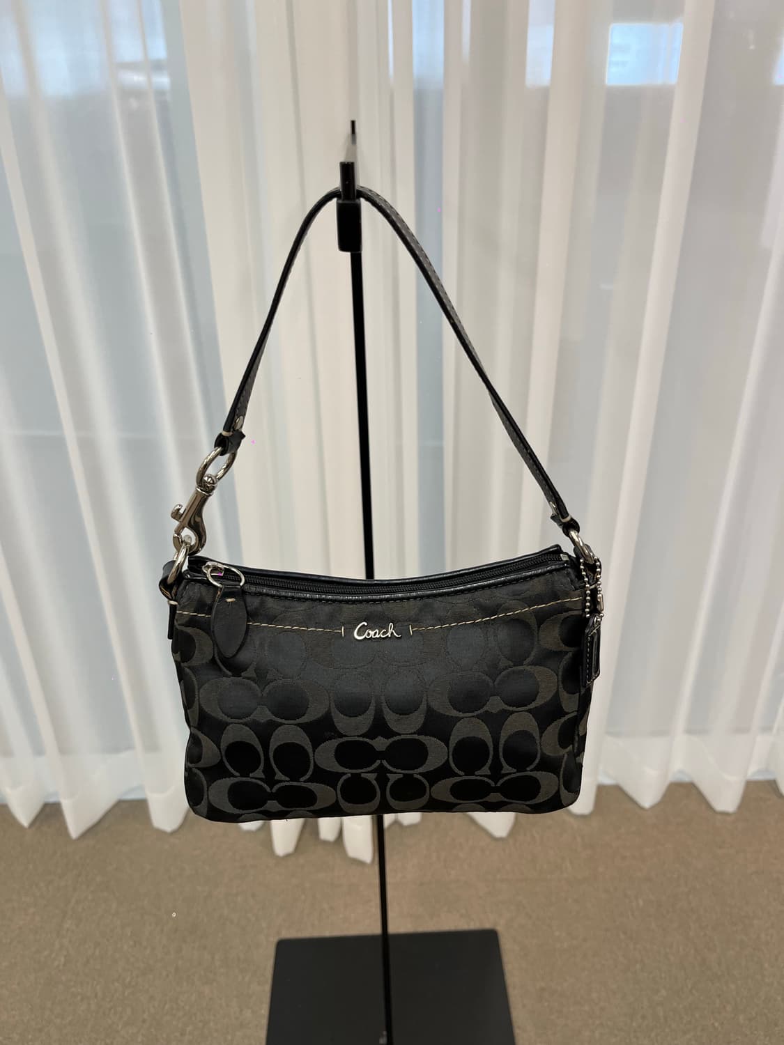 Coach Black Mini Bag 상품이미지4
