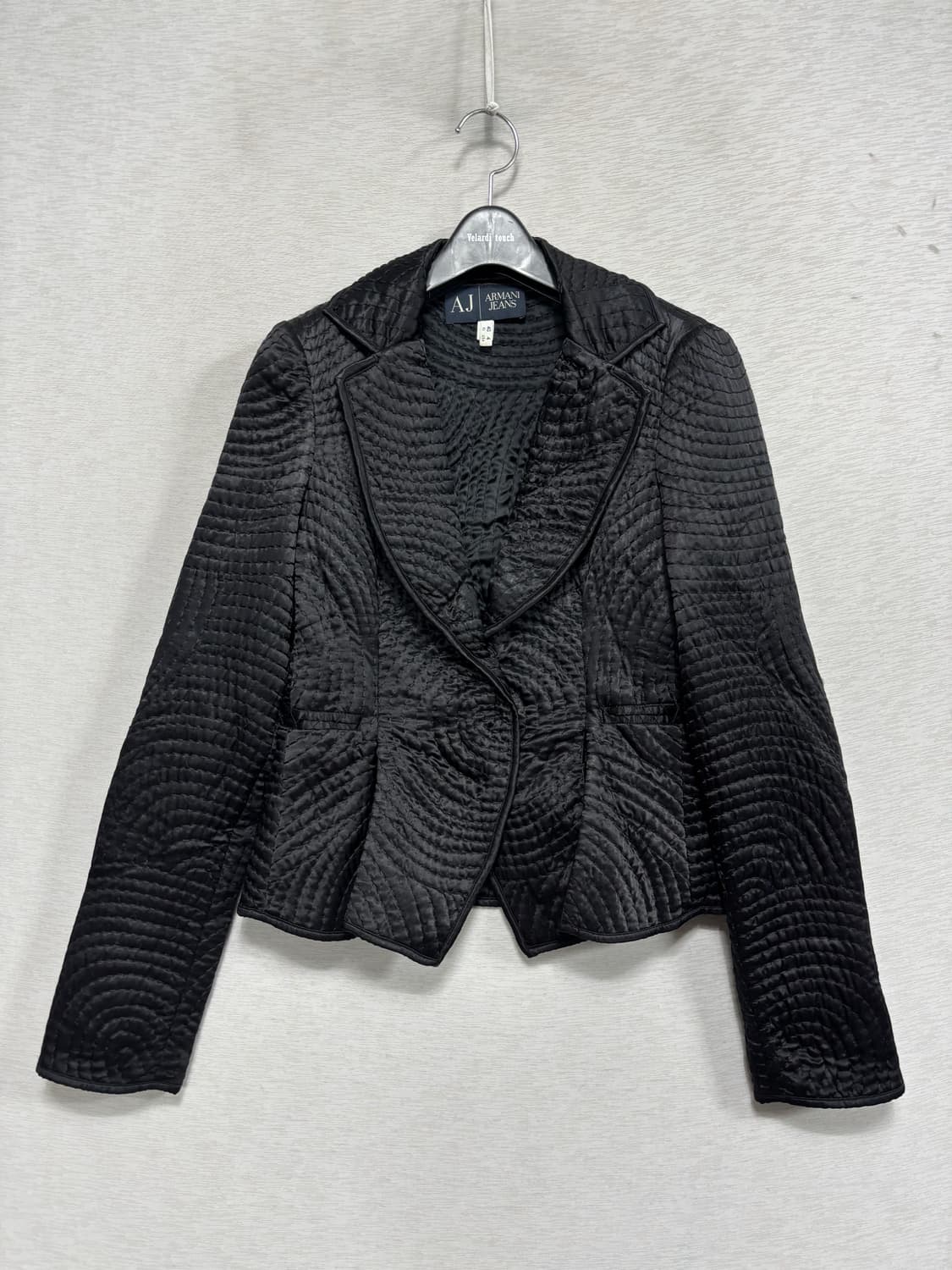 아르마니 진스 써큘러 퀼팅 자켓 여성44-55 상품이미지1