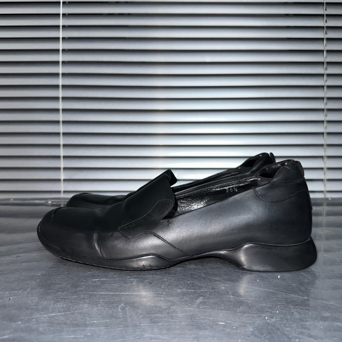 (레어) 00s 블랙 프라다 스포츠 스퀘어 토 가죽 로퍼 상품이미지1