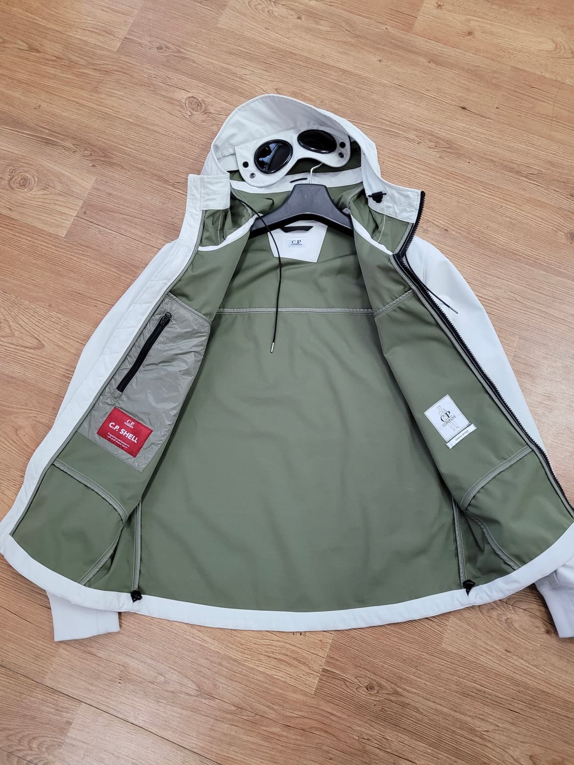 (46)씨피컴퍼니 소프트쉘 고글 자켓 상품이미지4