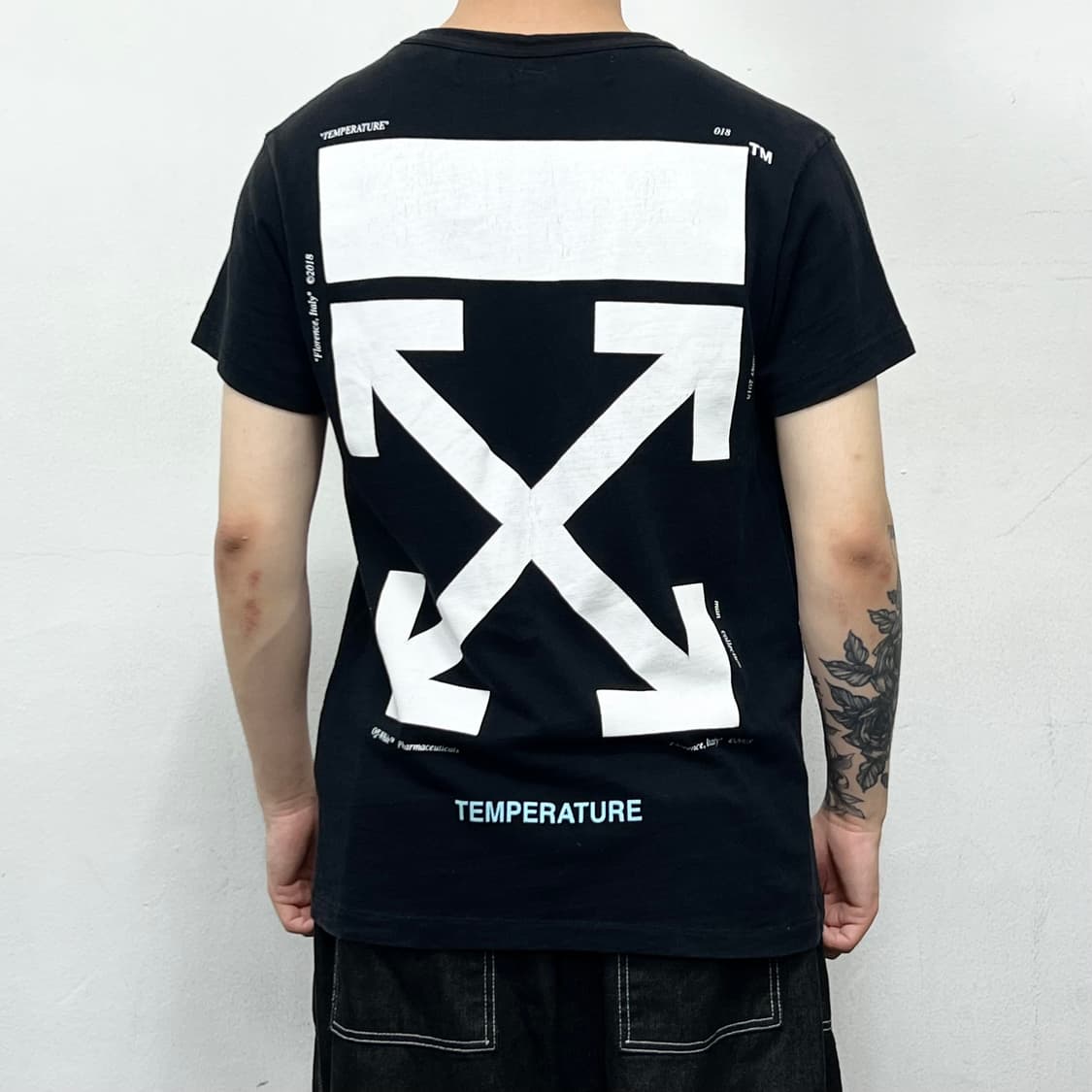 오프화이트 18ss 모나리자 애로우 반팔 블랙 상품이미지4
