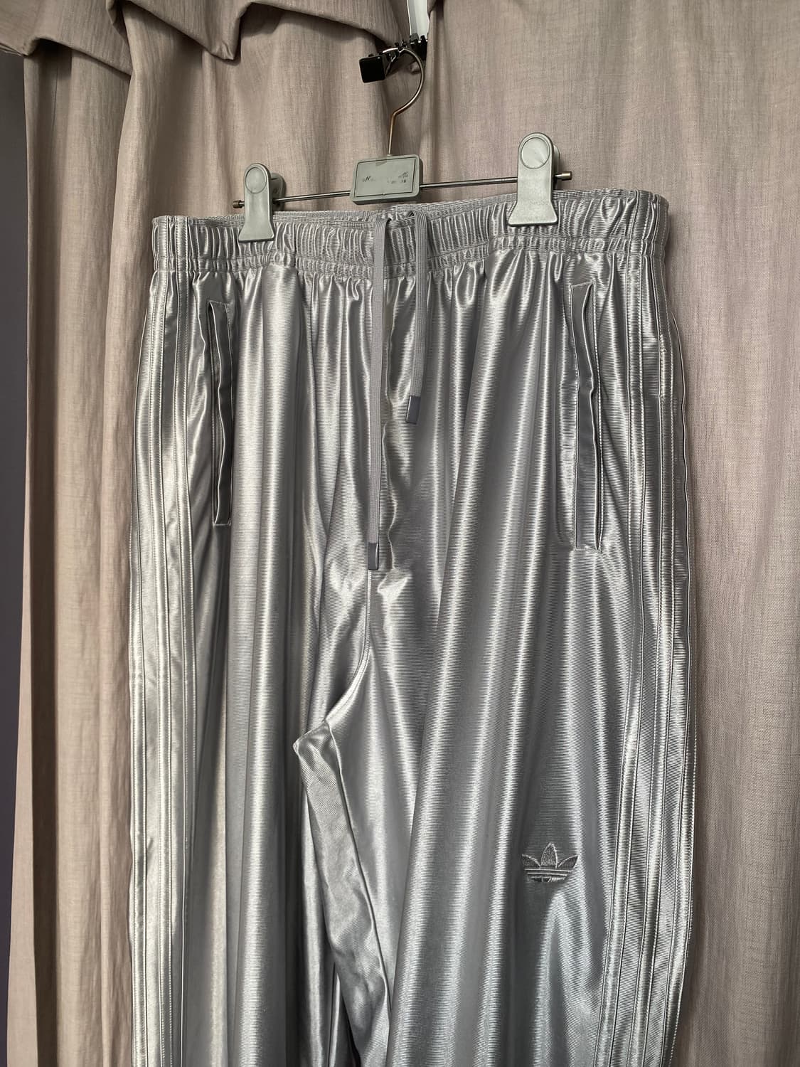 Adidas metallic silver track pants 상품이미지3