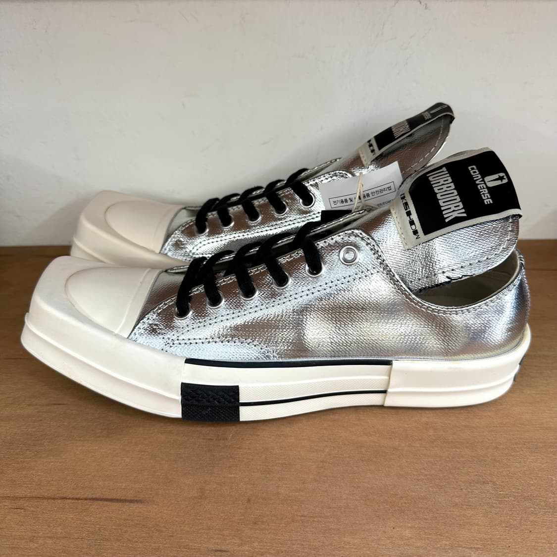 릭오웬스 다크쉐도우 x 컨버스 터보 실버 상품이미지3