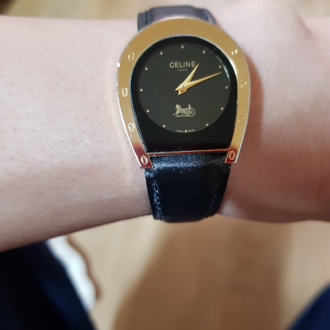 셀린느 레어템 말굽시계 팝니다 블랙다이얼 상품이미지1