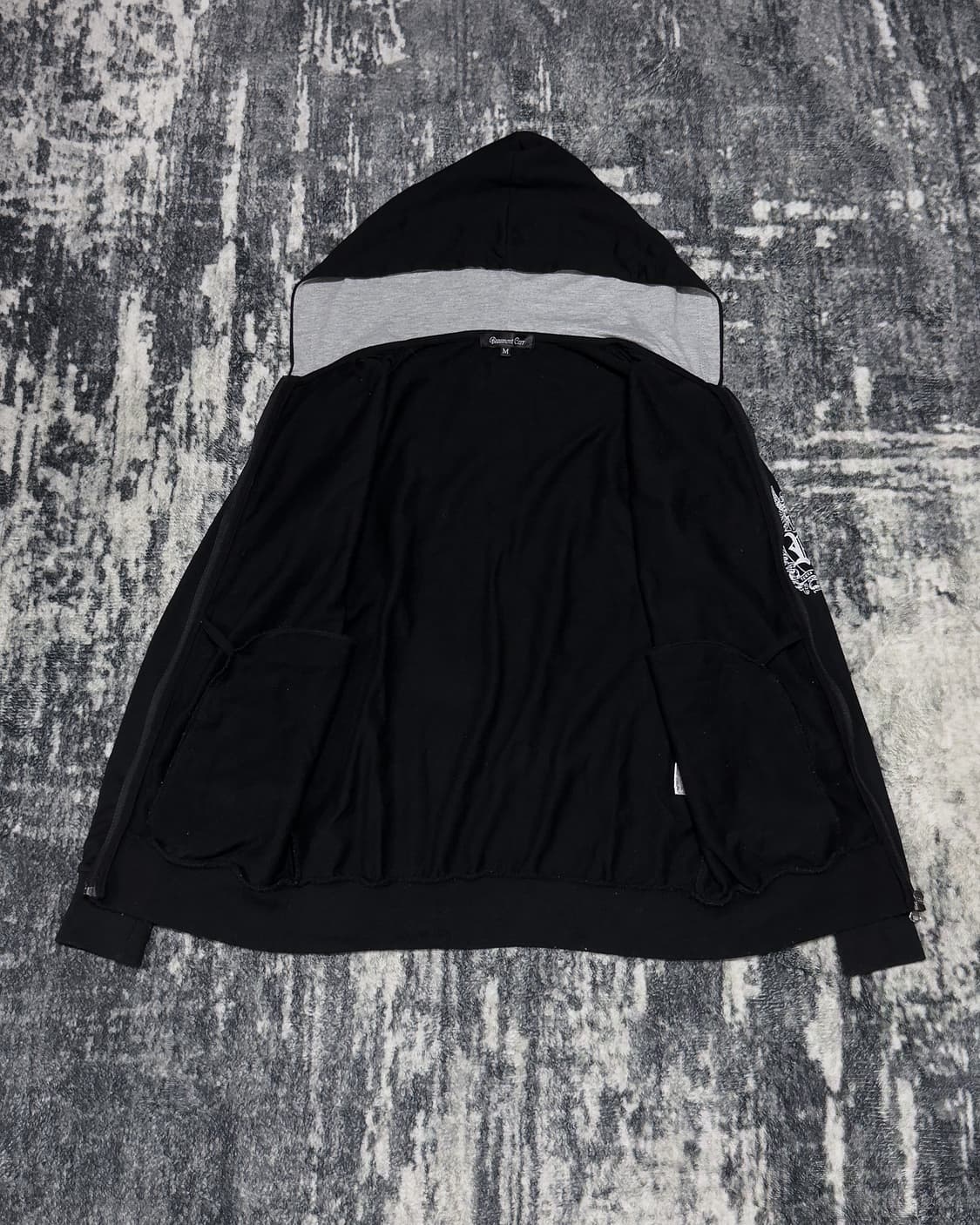 {BEAUMONT CARR} Typo Graphic Zip-up   - 상품이미지5