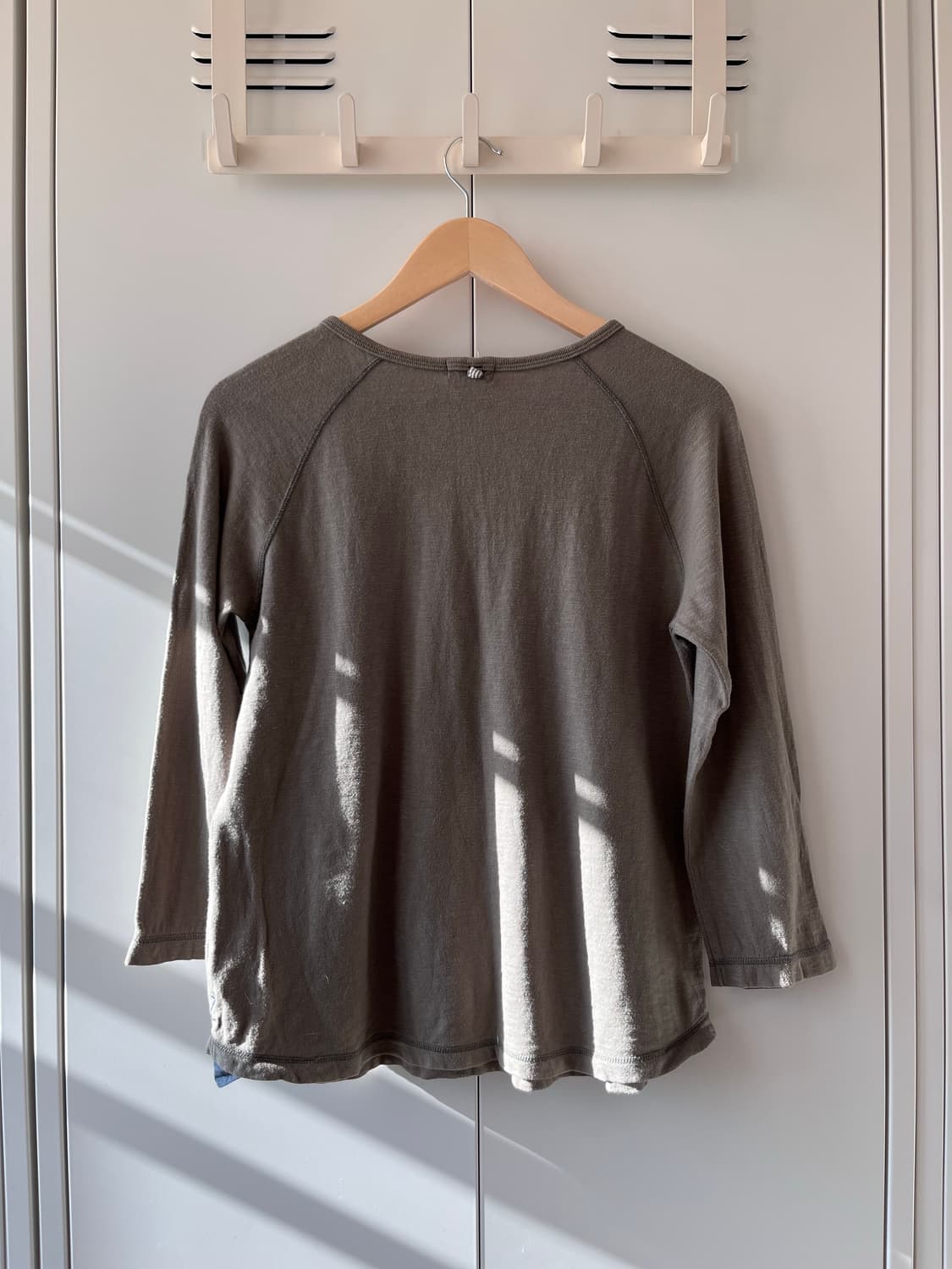 Northern truck 카키 핀턱 단추 롱 슬리브 상품이미지10