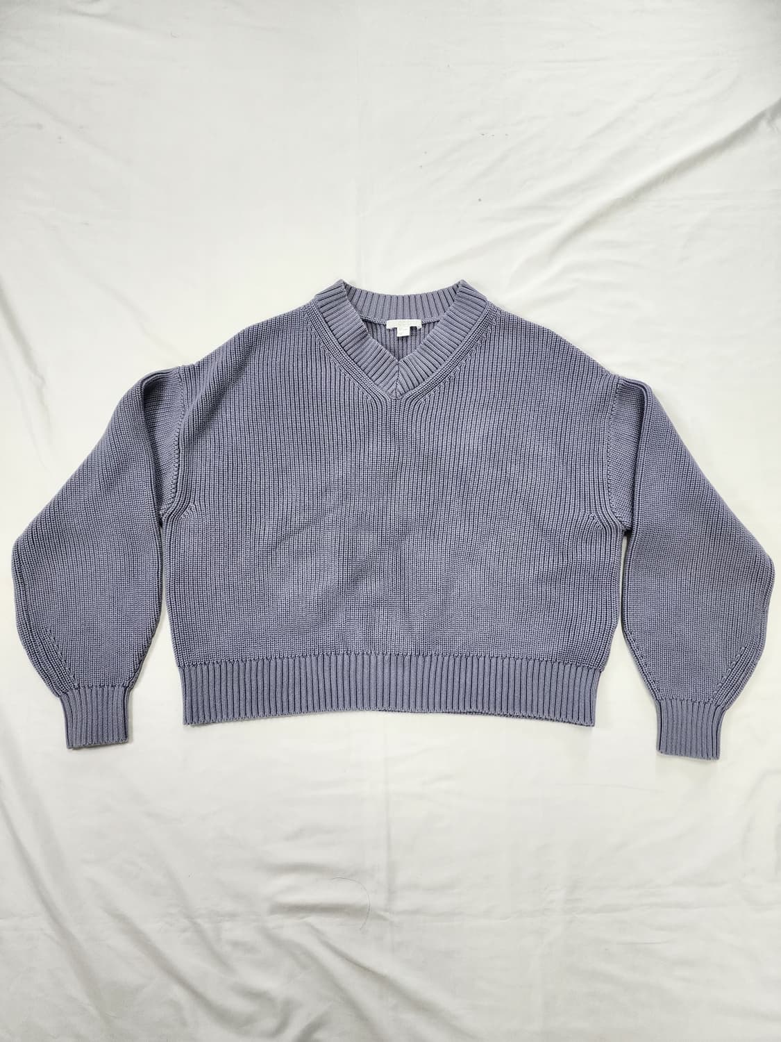 코스 브이넥 가오리핏 니트 상품이미지1