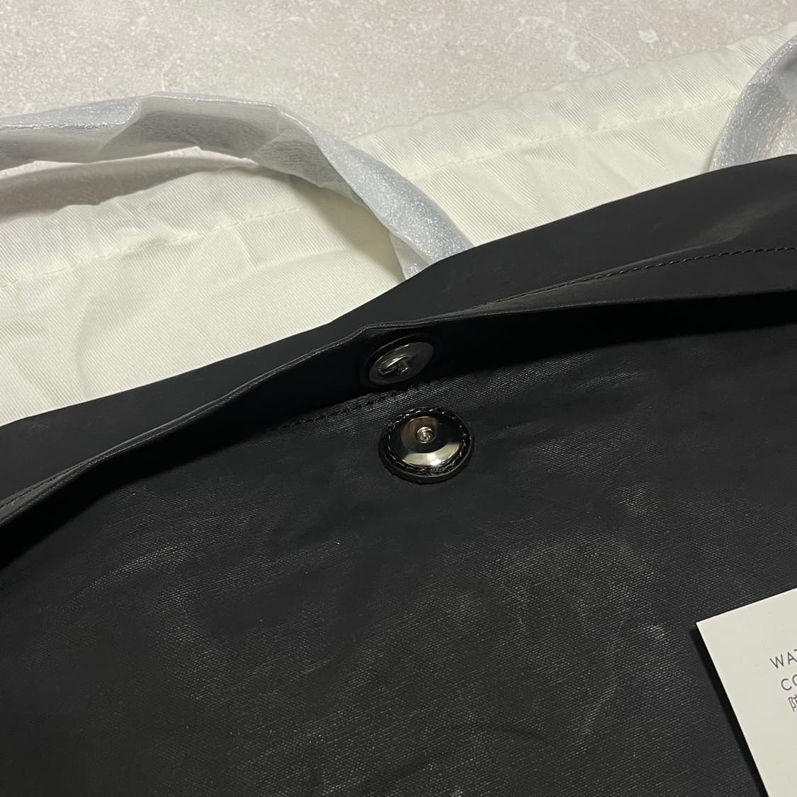 르메르 트렌치 포켓 스몰 숄더 크로스백 오닉스 상품이미지5