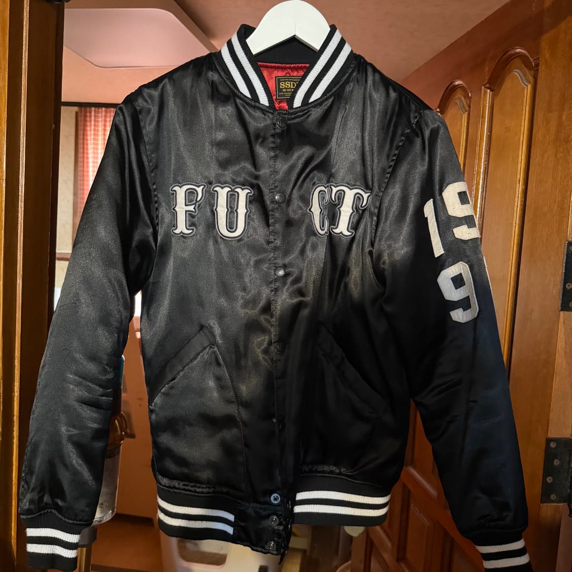 fuct ssdd 새틴 바시티자켓m 상품이미지2