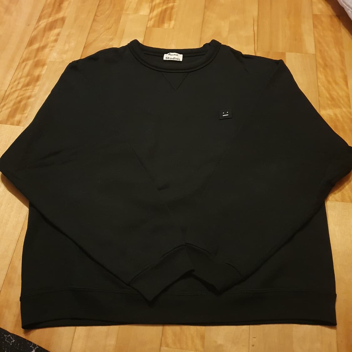 아크네 핀트페이스 맨투맨 상품이미지4