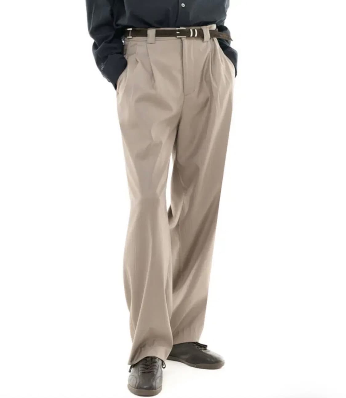 새상품(34)비슬로우 투턱 테이퍼드 팬츠 더스티베이지 상품이미지1