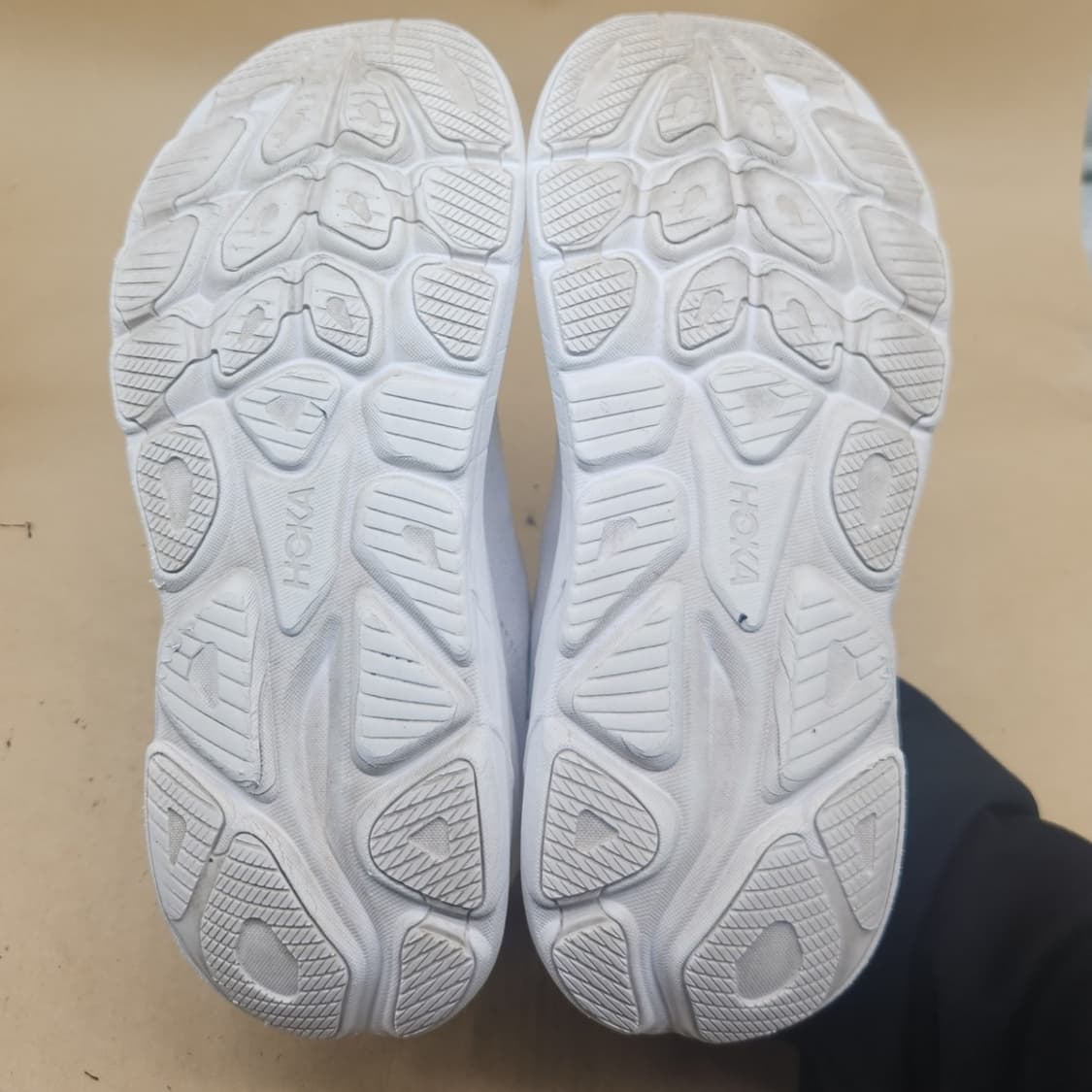 호카 클리프톤10 남성운동화 280 상품이미지3