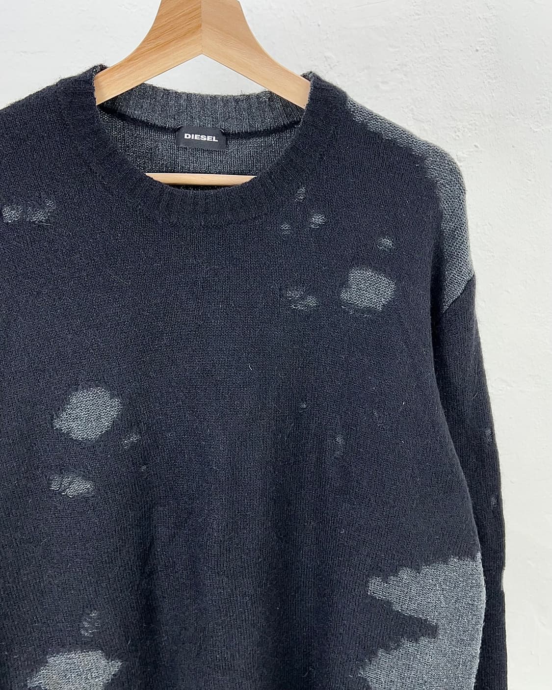 디젤 18aw 블랙 투페이스 그런지 울 블렌드 니트 스웨터 상품이미지3