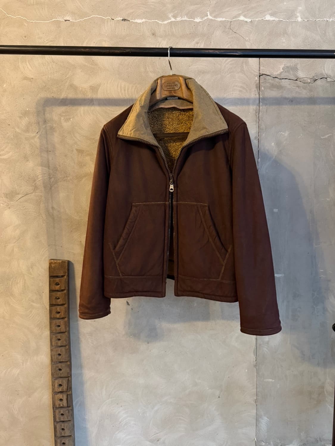 엠포리오 아르마니 시어링 클래식 스웨이드 레더 블루종 100 상품이미지1