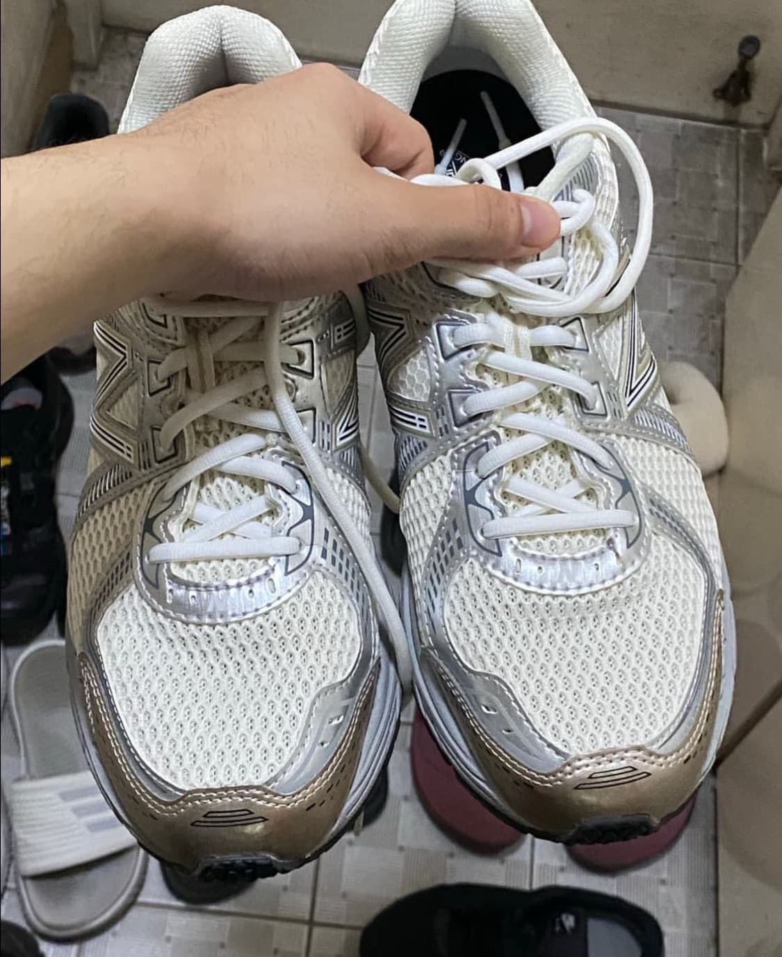 뉴발란스 860v2 씨솔트 골드 메탈릭 상품이미지2