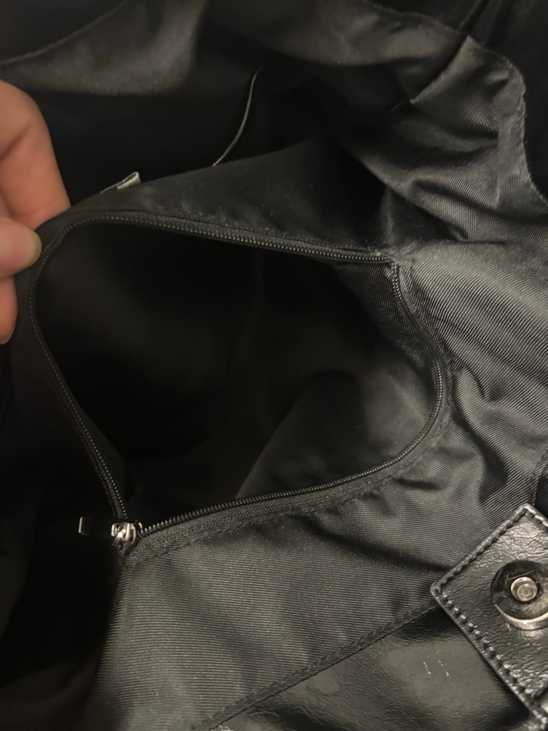 마뗑킴 더블 벨티드 스트랩 빅백 블랙 상품이미지8