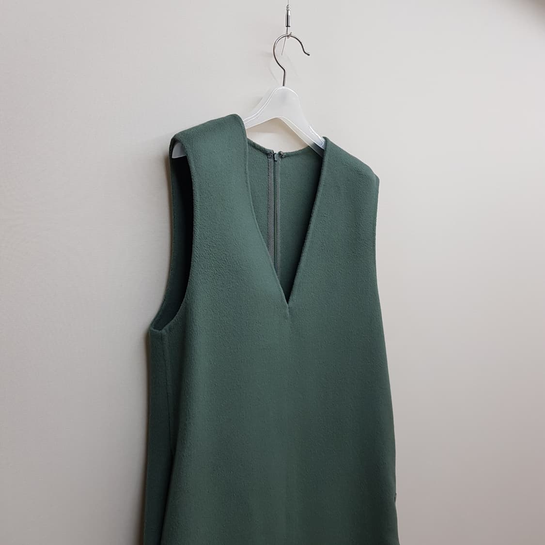 한섬 래트바이트 캐시미어 슬리브리스 V넥  원피스 82-94-160 상품이미지3